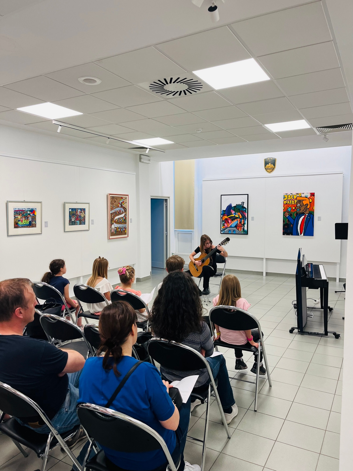 Mladi glasbeniki nastopajo v galeriji - 5. koncert