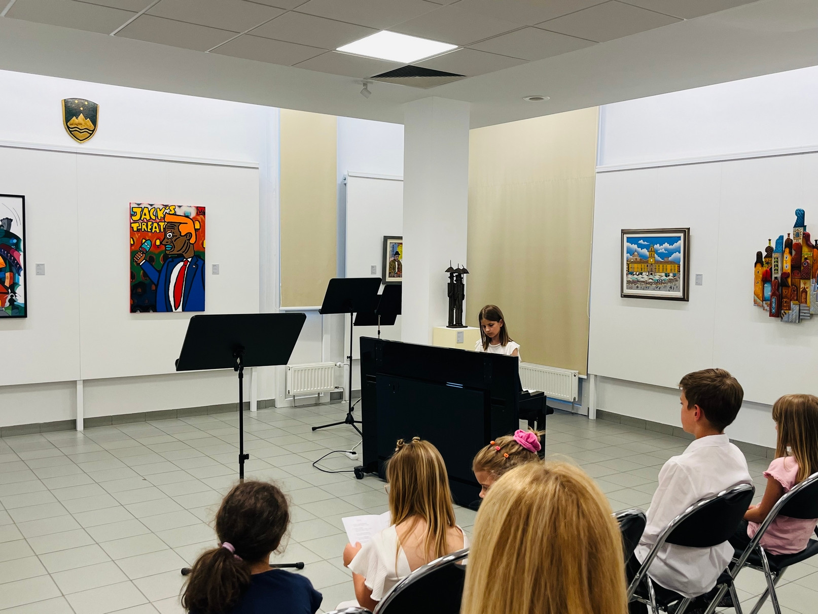 Mladi glasbeniki nastopajo v galeriji - 5. koncert