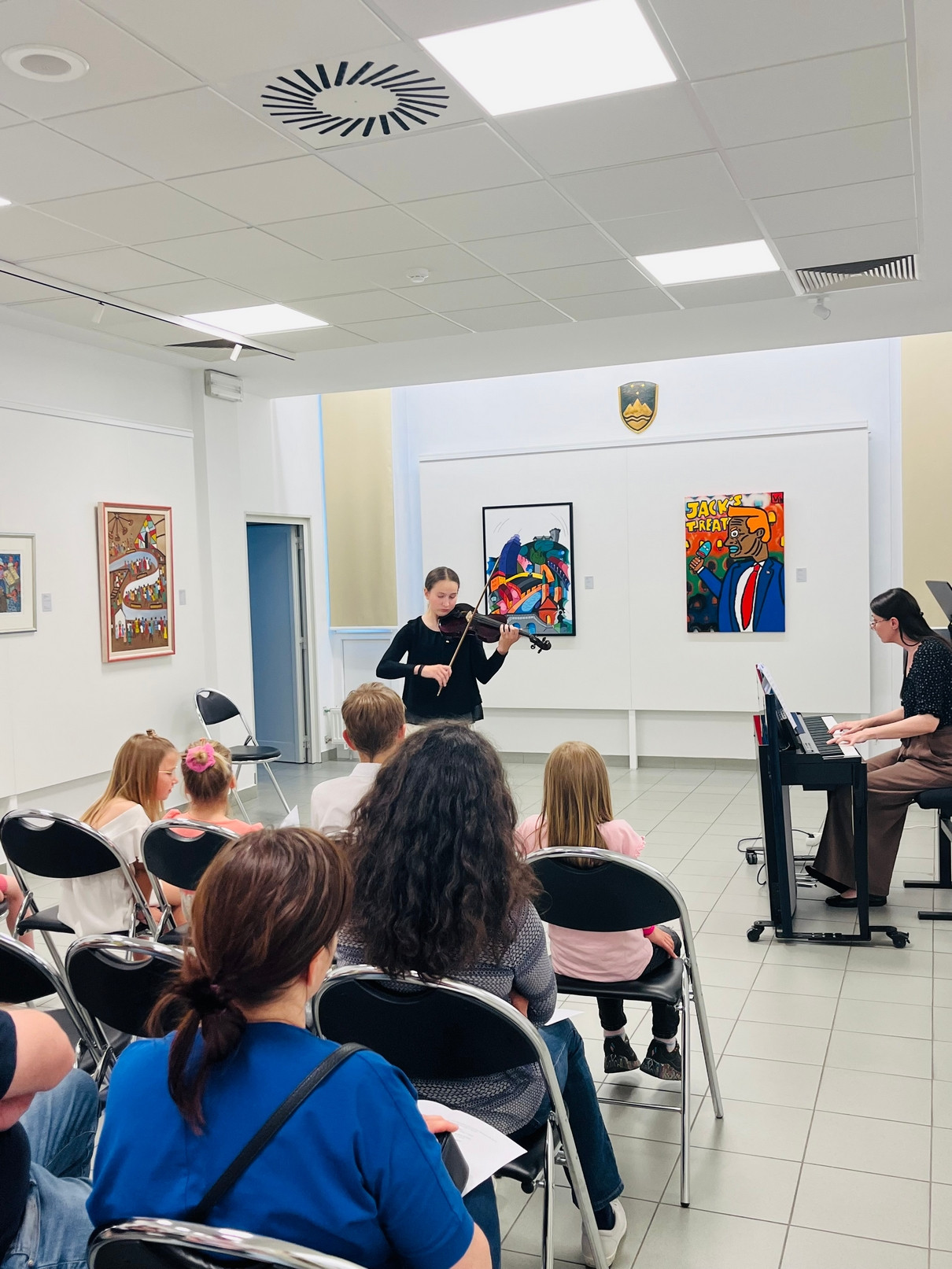 Mladi glasbeniki nastopajo v galeriji - 5. koncert