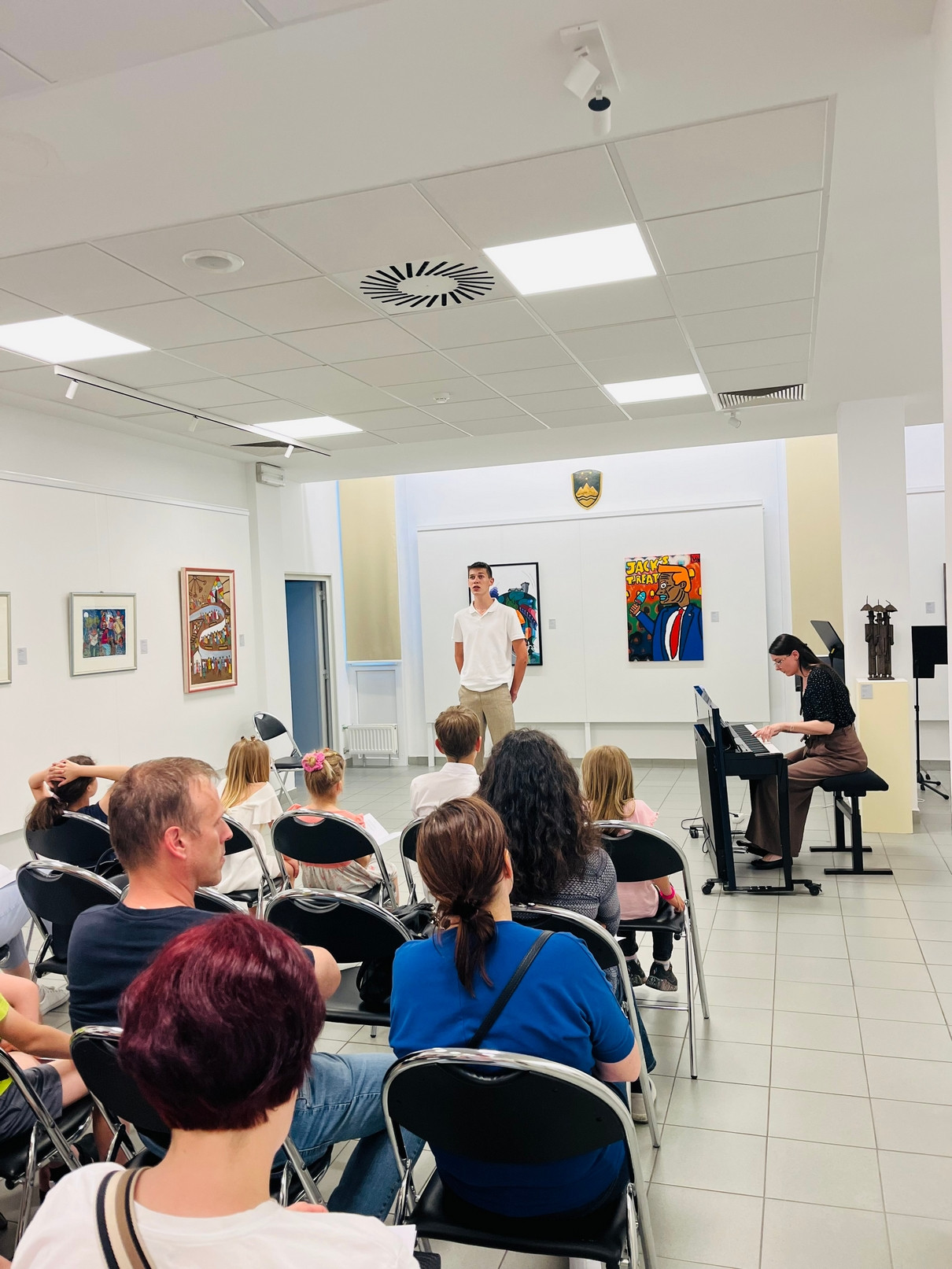 Mladi glasbeniki nastopajo v galeriji - 5. koncert