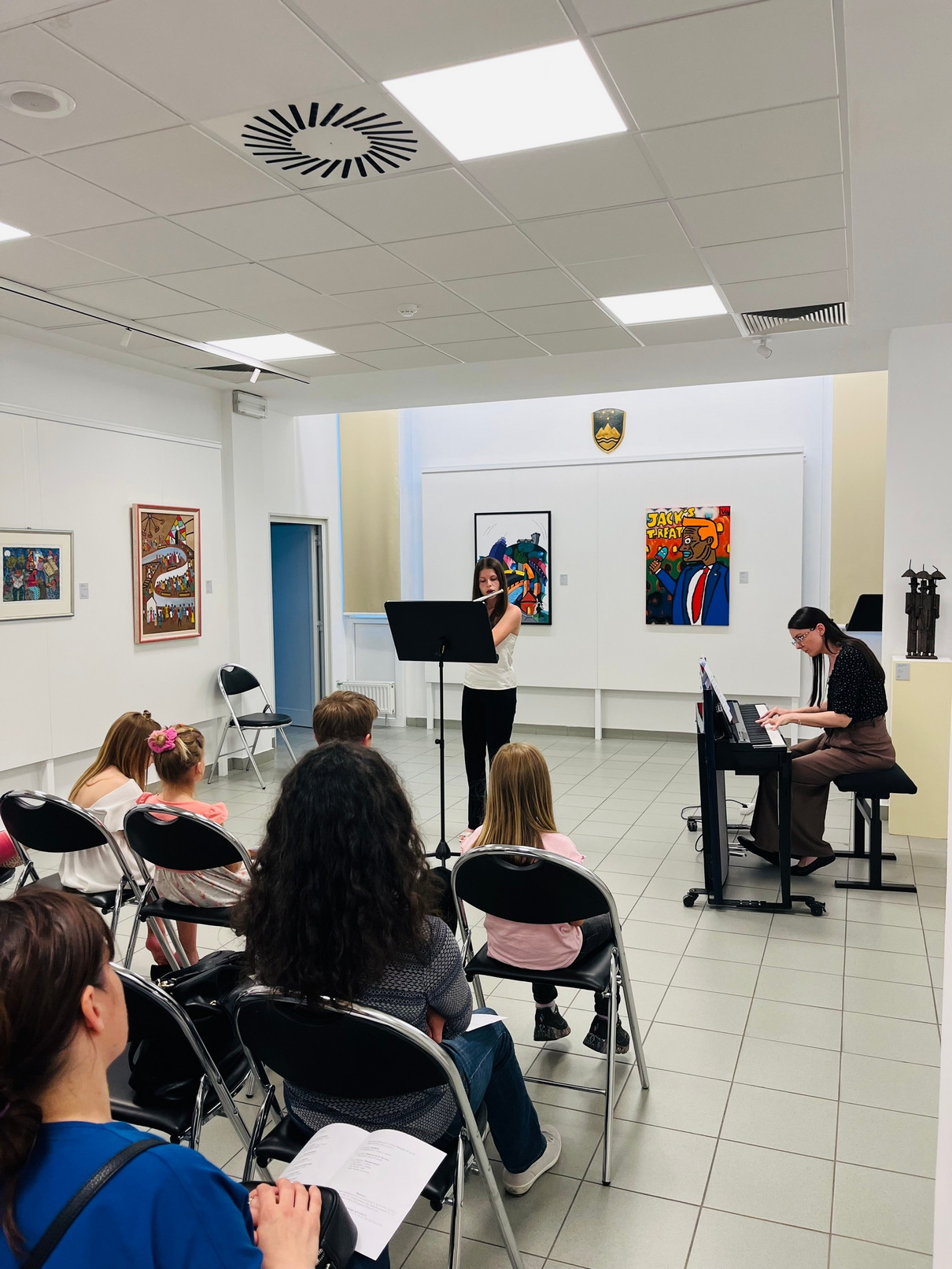 Mladi glasbeniki nastopajo v galeriji - 5. koncert