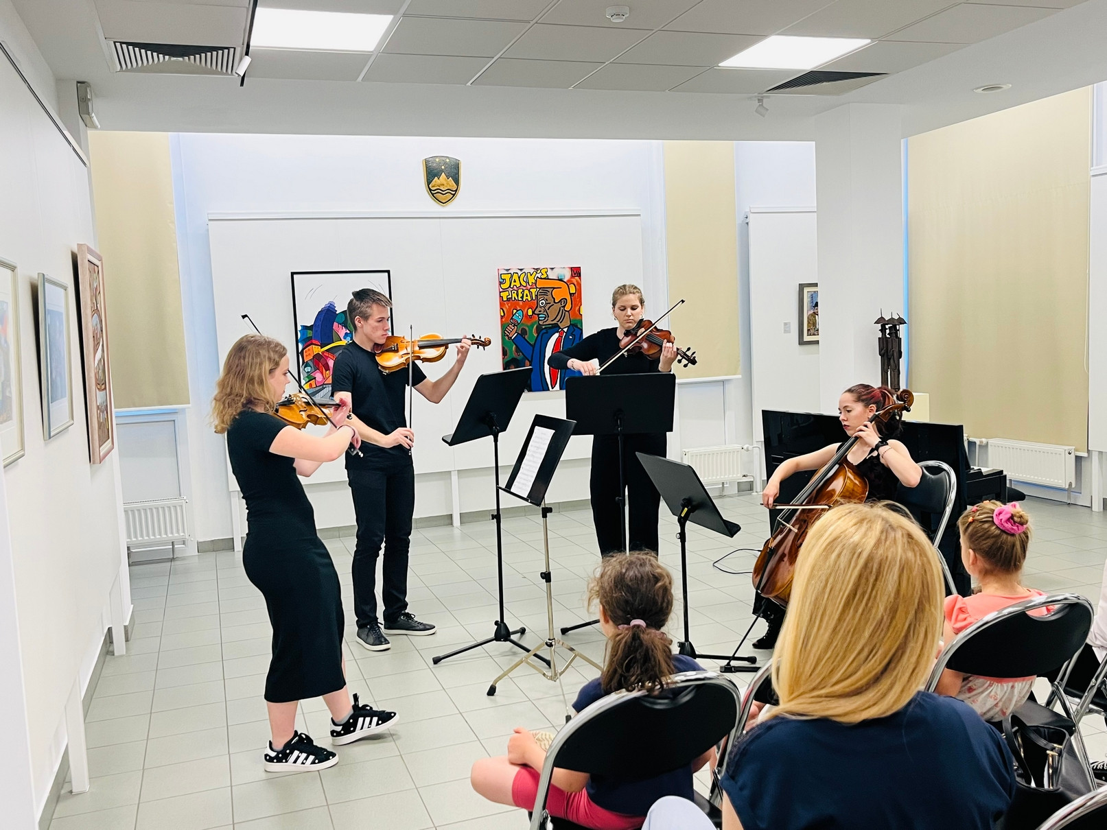 Mladi glasbeniki nastopajo v galeriji - 5. koncert