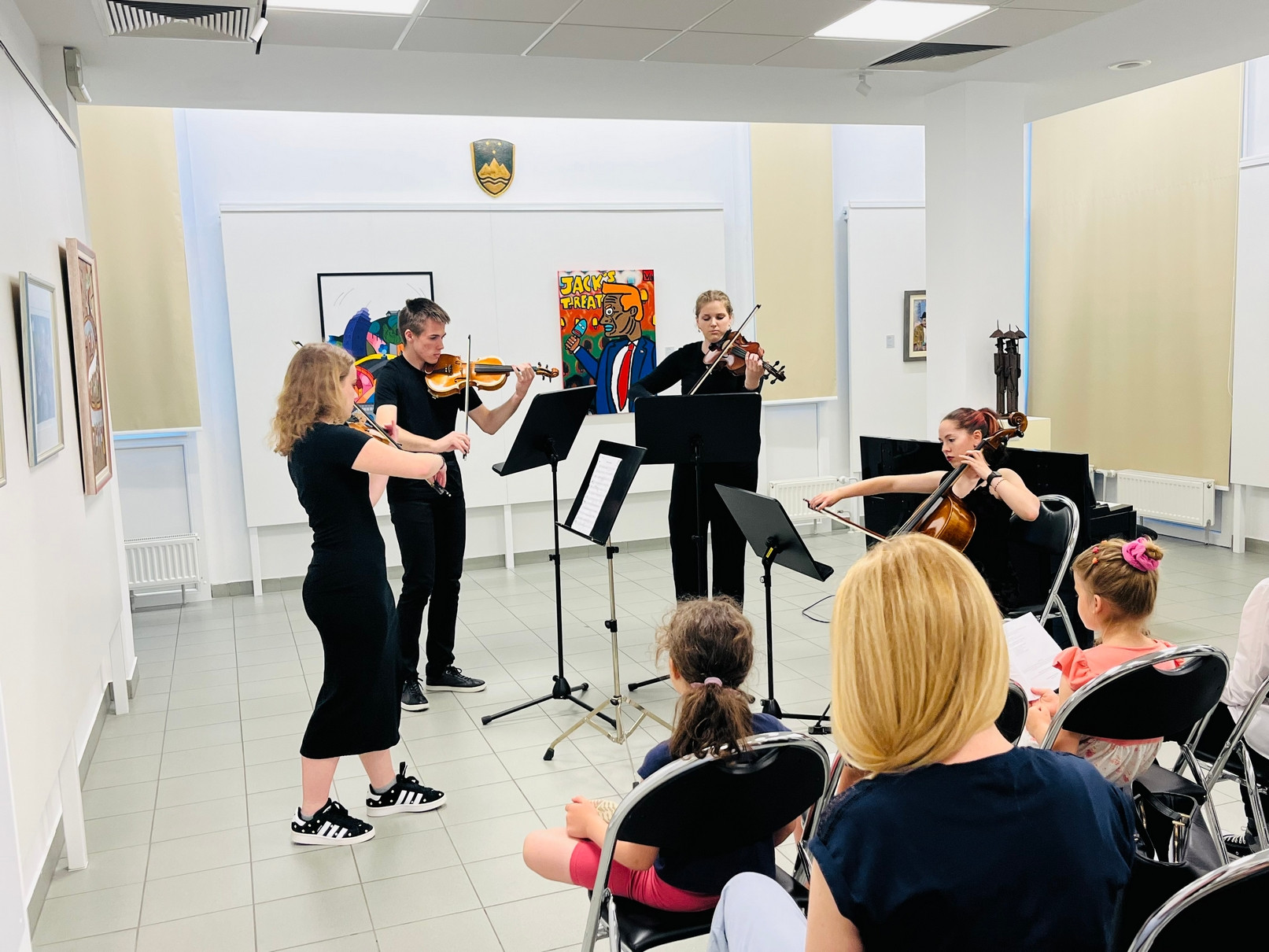 Mladi glasbeniki nastopajo v galeriji - 5. koncert