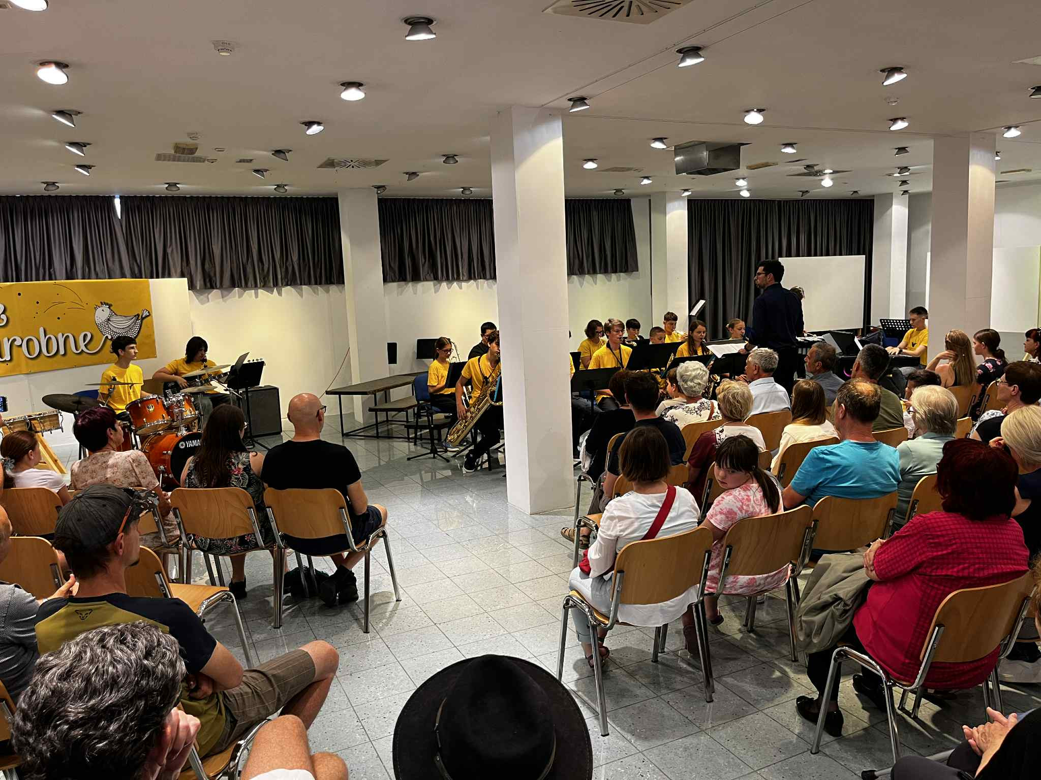 Nastop big banda Glasbene šole Trebnje na koncertu MePZ Leo Fortis