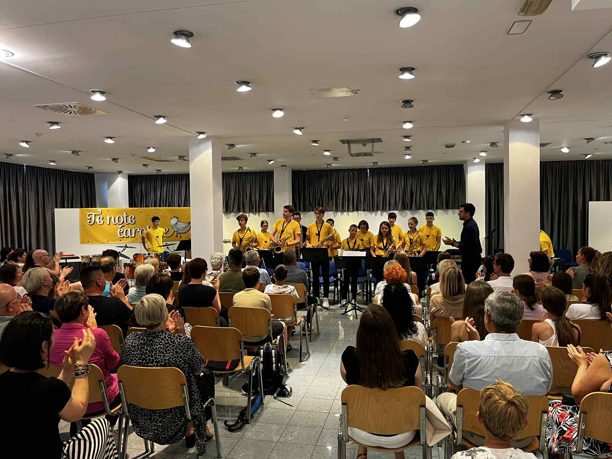 Nastop big banda Glasbene šole Trebnje na koncertu MePZ Leo Fortis