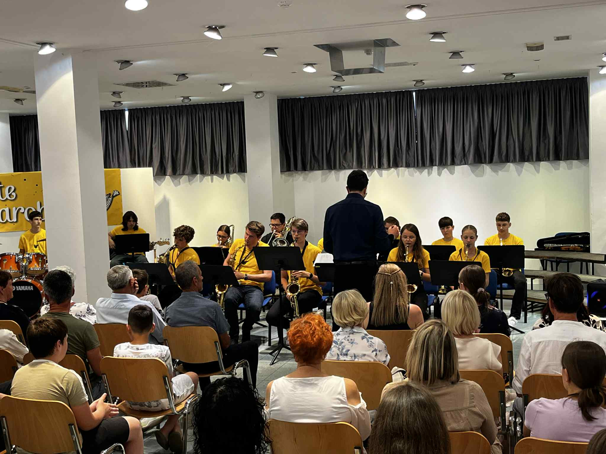 Nastop big banda Glasbene šole Trebnje na koncertu MePZ Leo Fortis