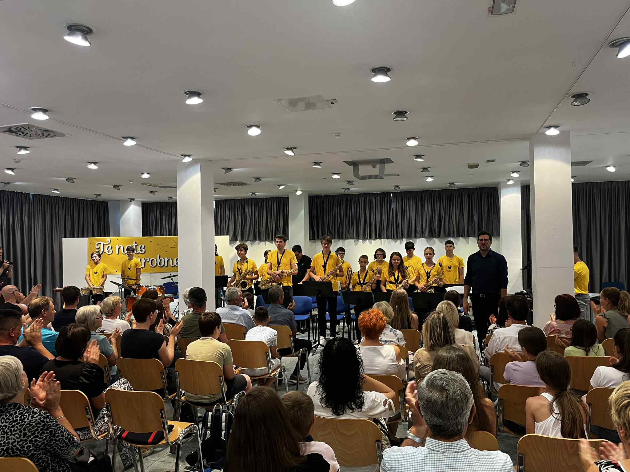 Nastop big banda Glasbene šole Trebnje na koncertu MePZ Leo Fortis