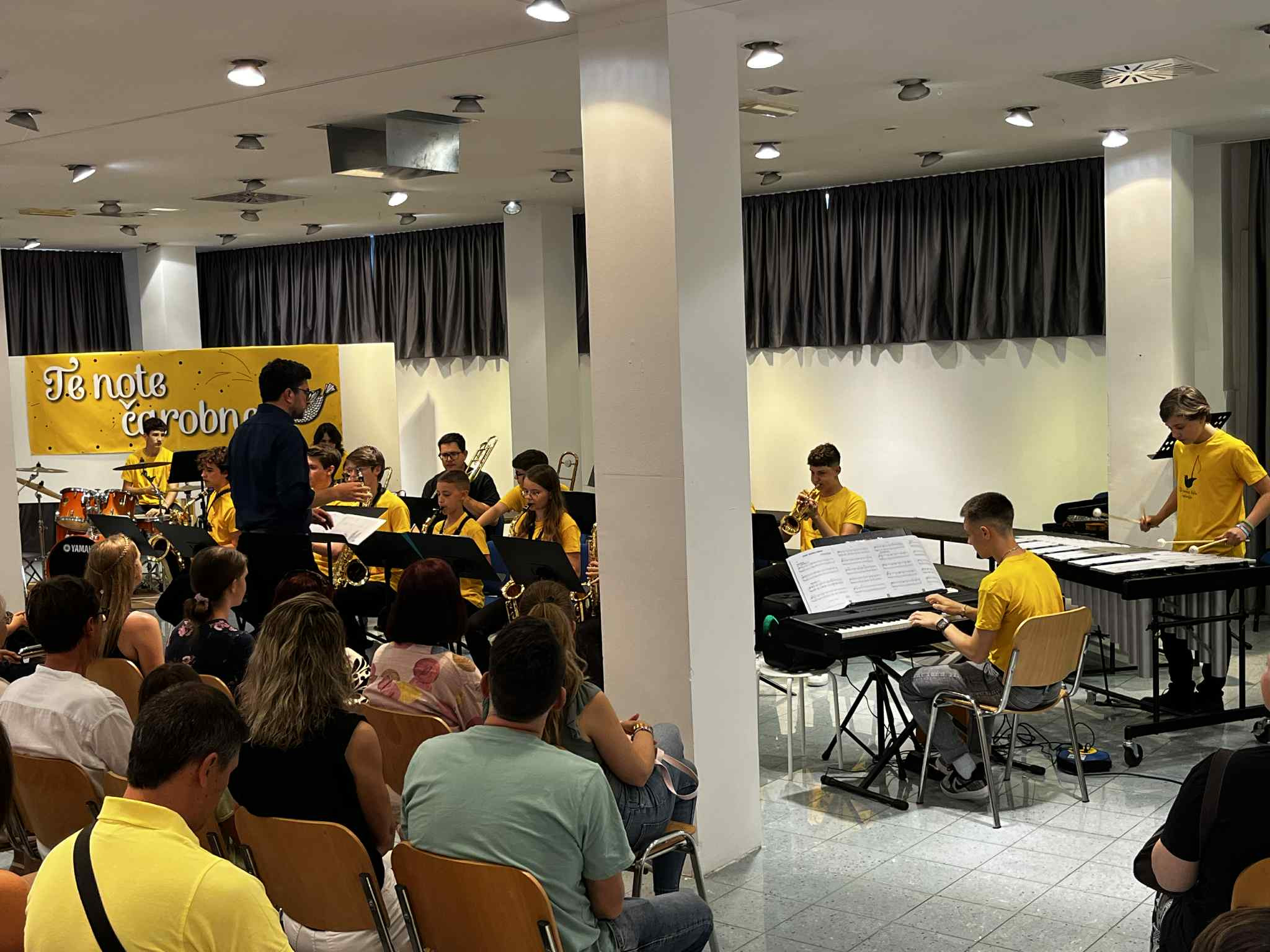 Nastop big banda Glasbene šole Trebnje na koncertu MePZ Leo Fortis