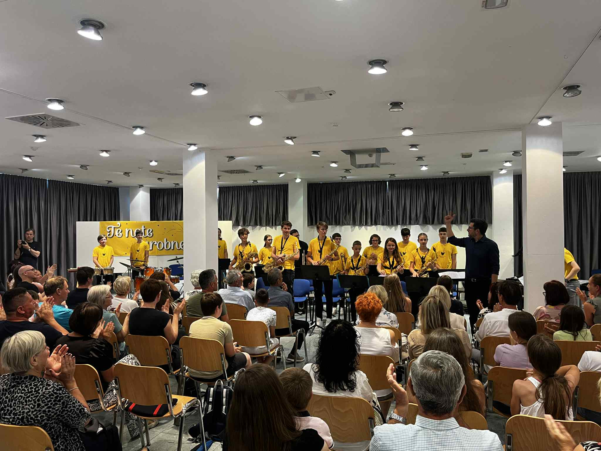Nastop big banda Glasbene šole Trebnje na koncertu MePZ Leo Fortis