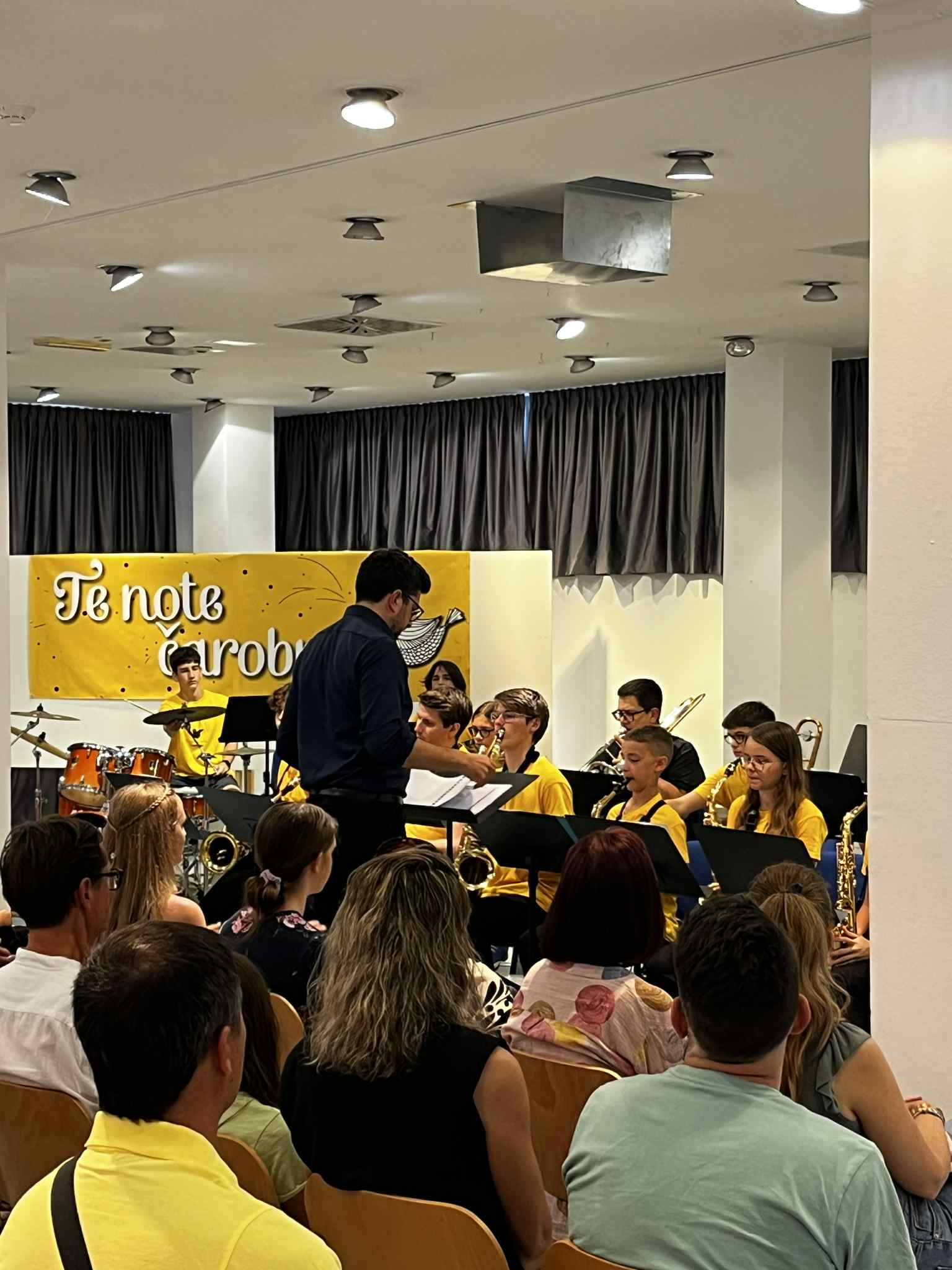 Nastop big banda Glasbene šole Trebnje na koncertu MePZ Leo Fortis