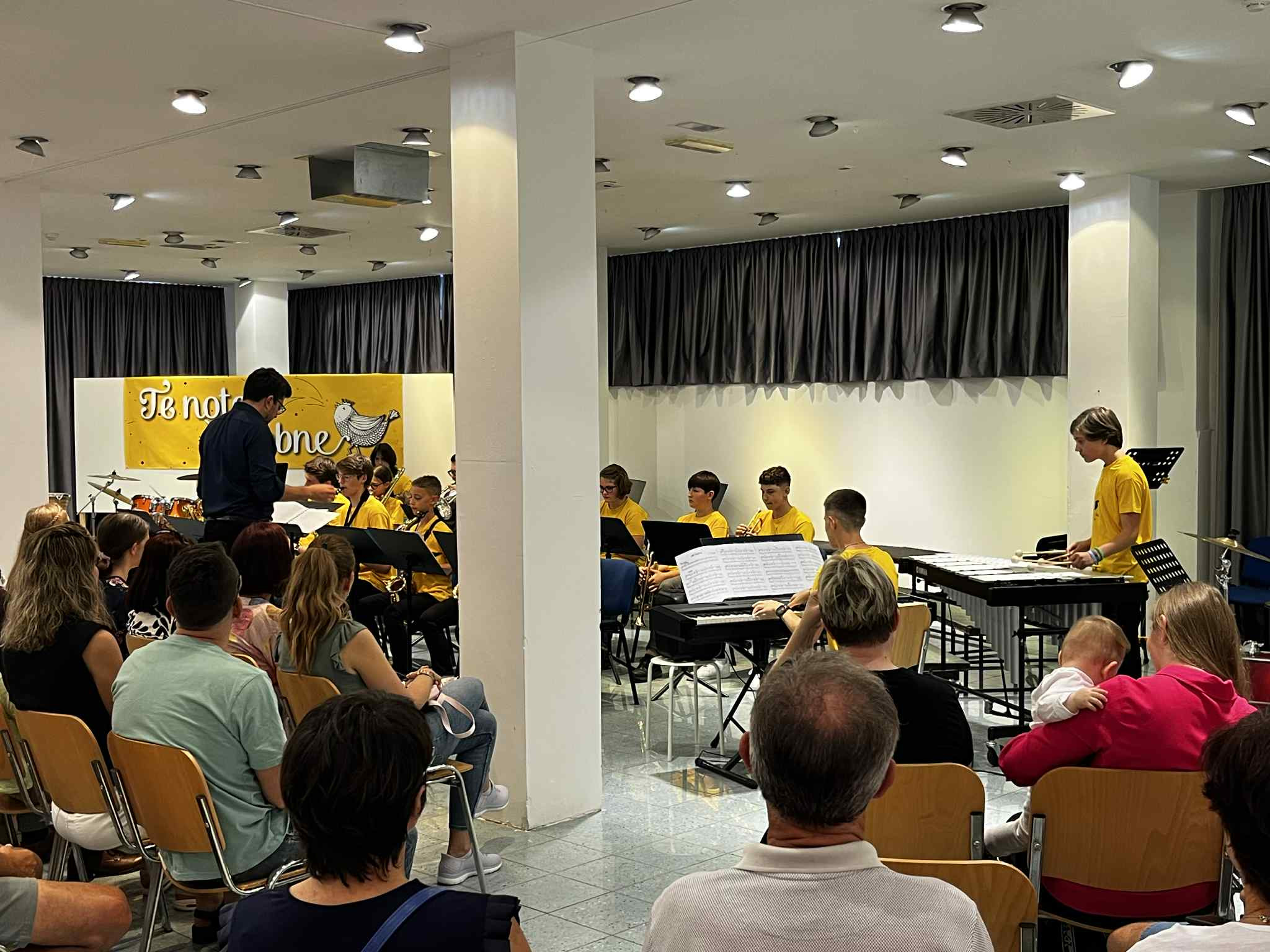 Nastop big banda Glasbene šole Trebnje na koncertu MePZ Leo Fortis