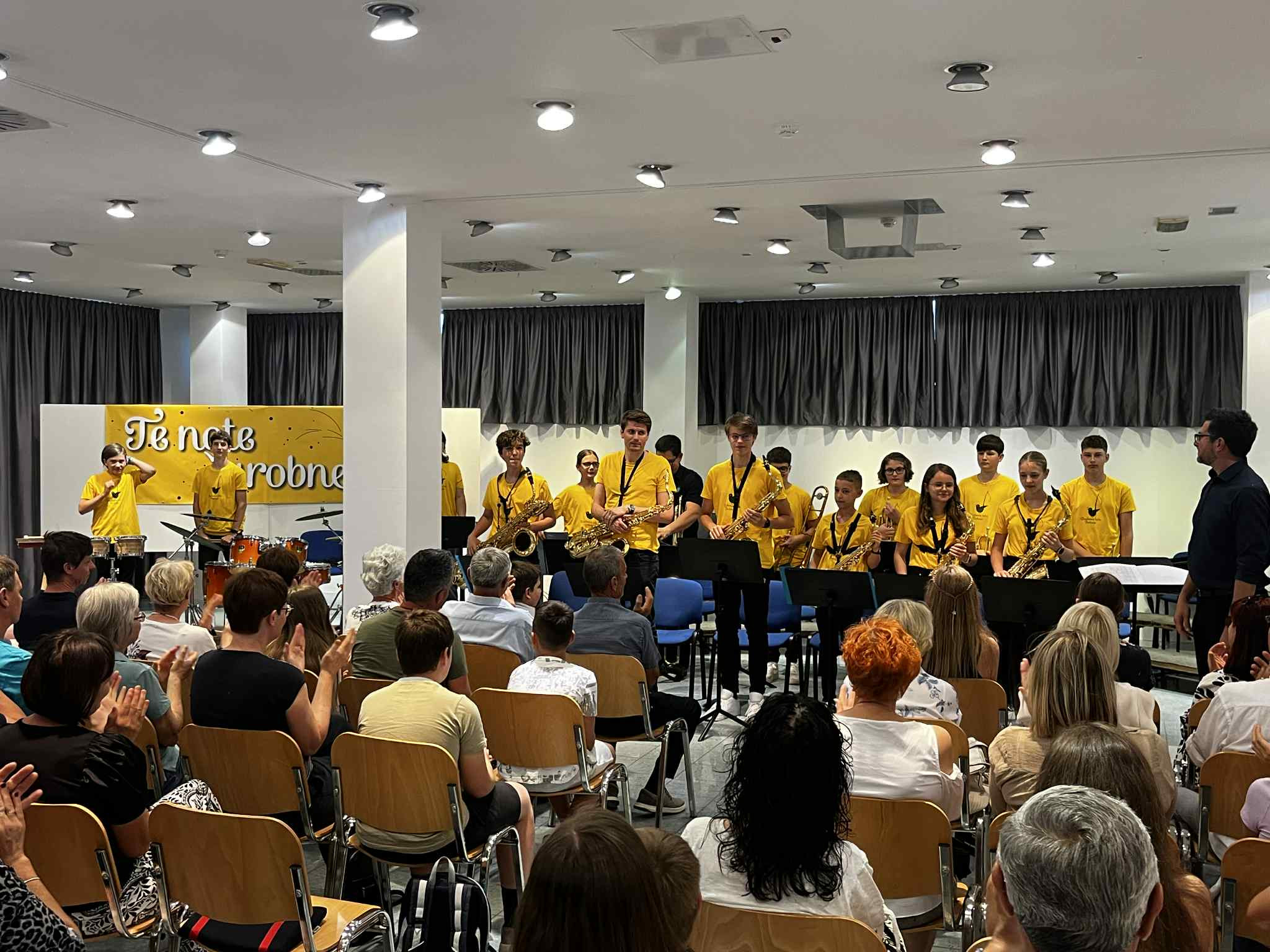 Nastop big banda Glasbene šole Trebnje na koncertu MePZ Leo Fortis