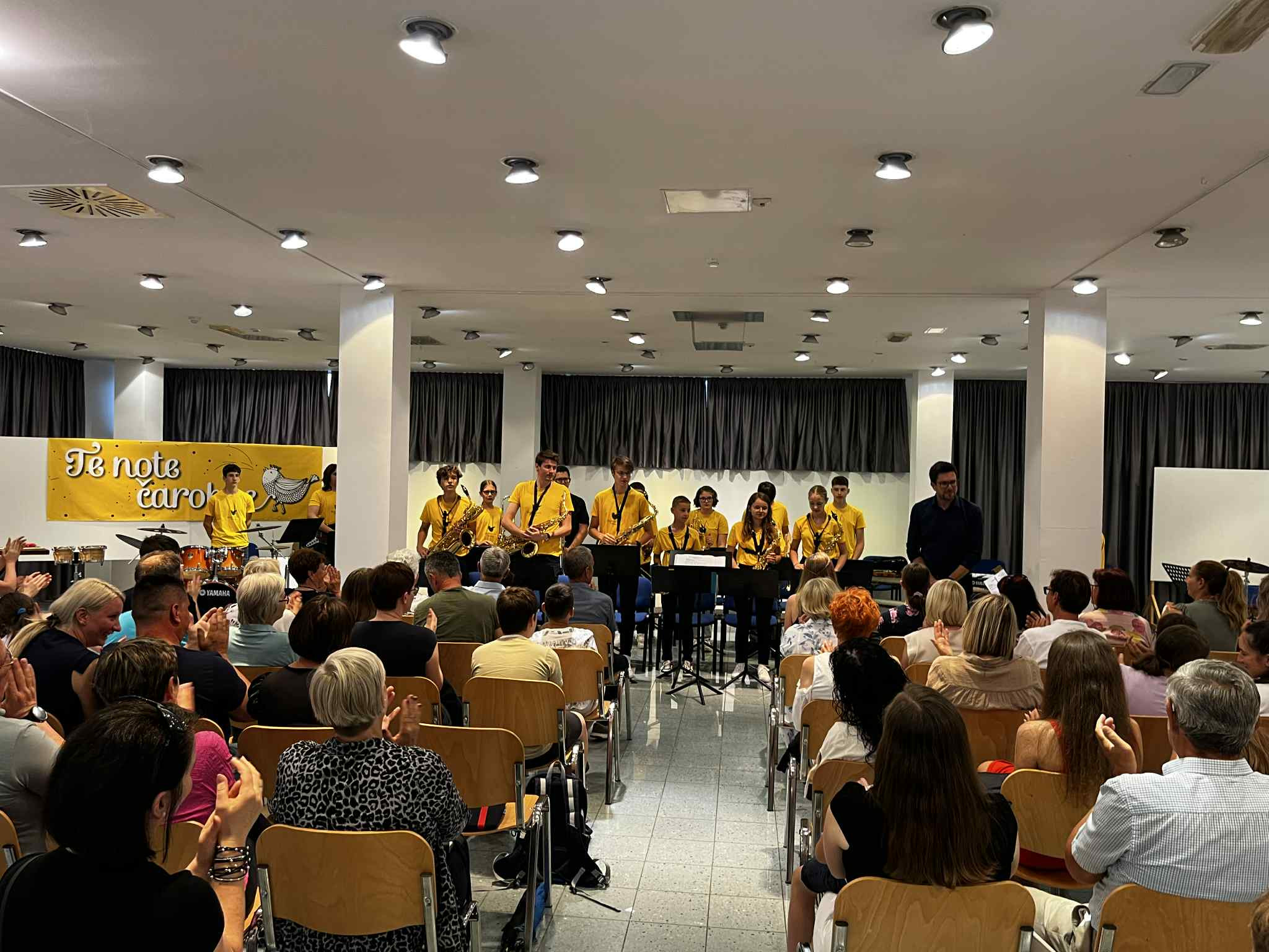 Nastop big banda Glasbene šole Trebnje na koncertu MePZ Leo Fortis