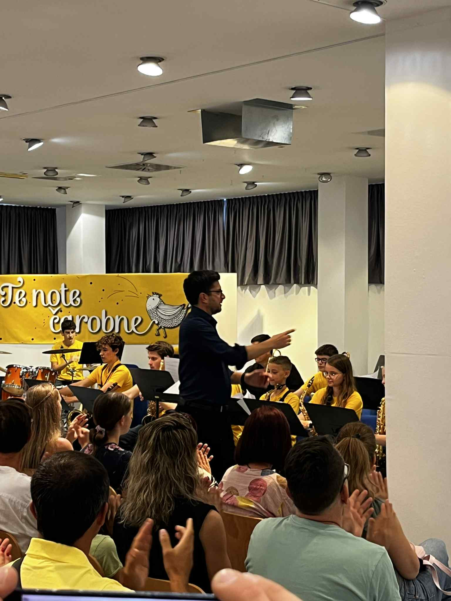 Nastop big banda Glasbene šole Trebnje na koncertu MePZ Leo Fortis