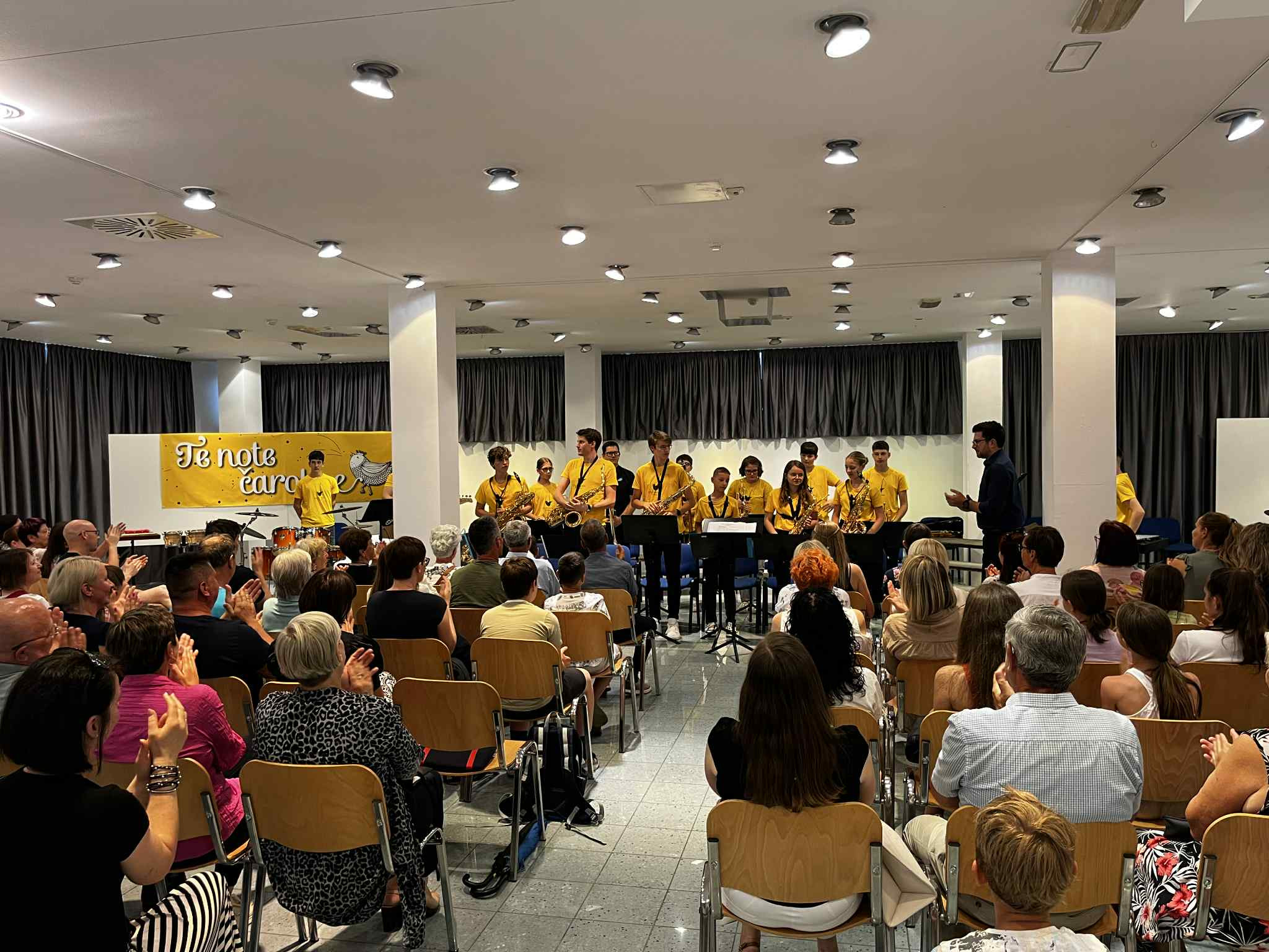 Nastop big banda Glasbene šole Trebnje na koncertu MePZ Leo Fortis