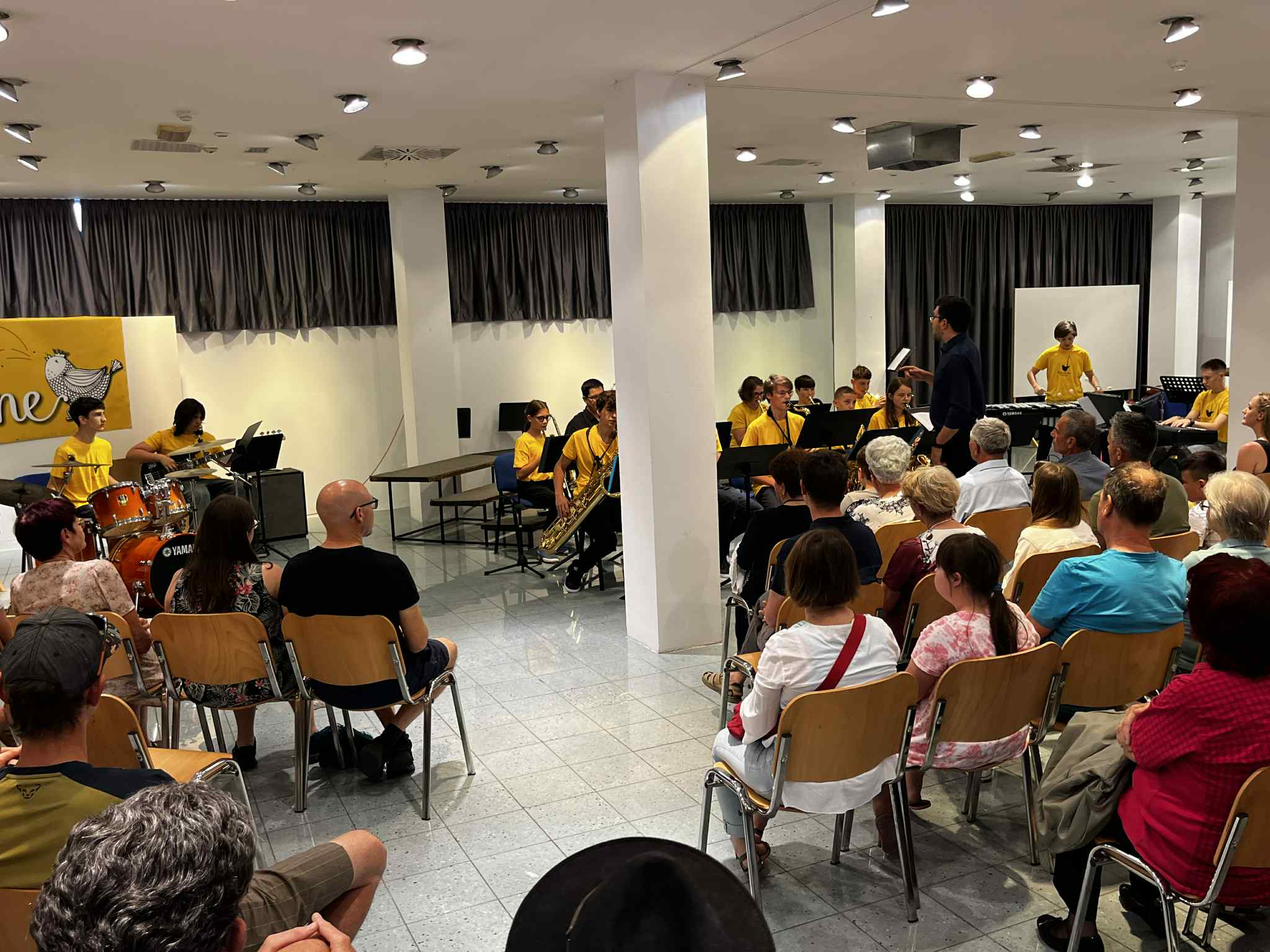 Nastop big banda Glasbene šole Trebnje na koncertu MePZ Leo Fortis