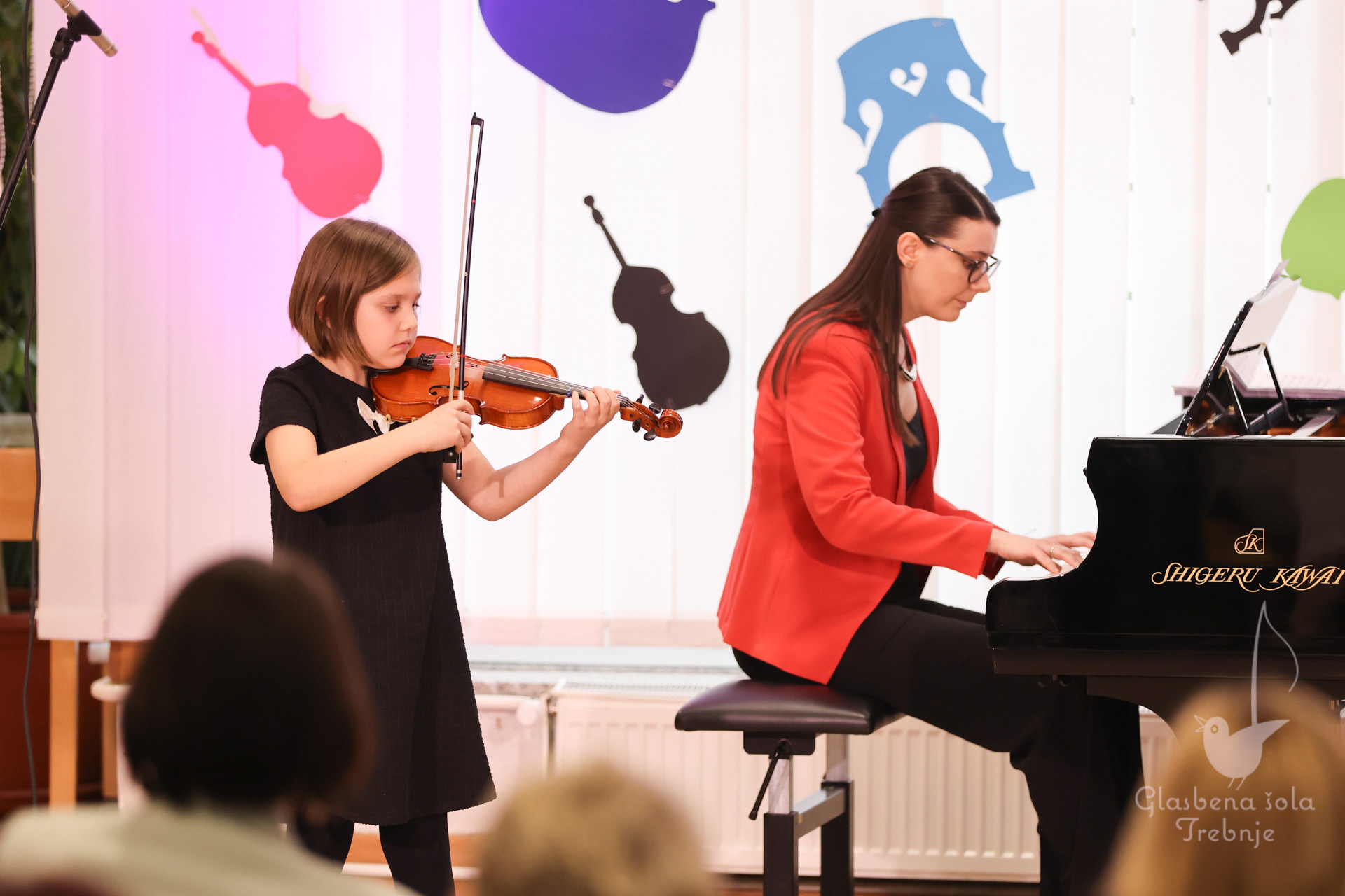 Nastop godalnega oddelka ob 50-letnici šole