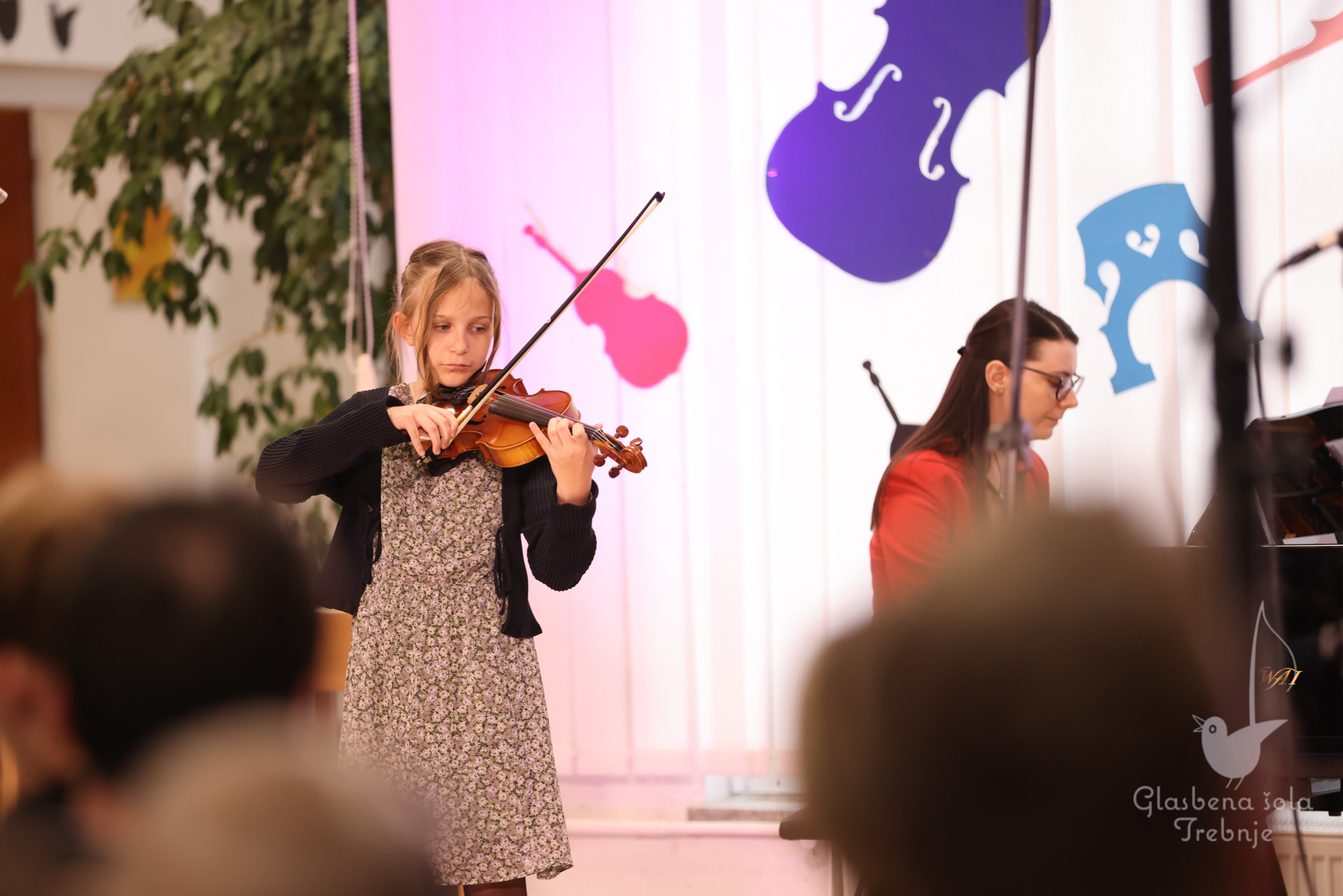 Nastop godalnega oddelka ob 50-letnici šole