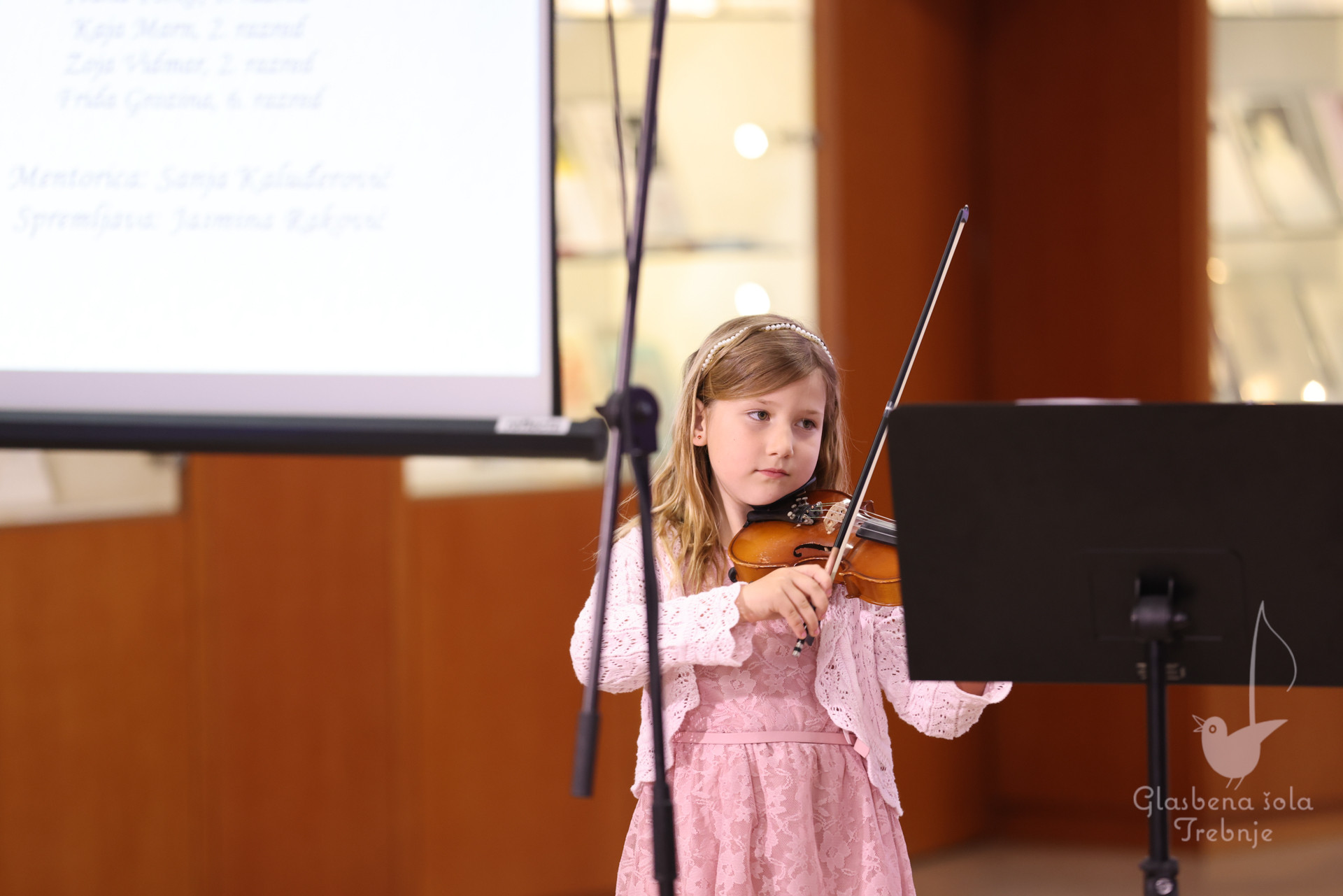 Nastop godalnega oddelka ob 50-letnici šole