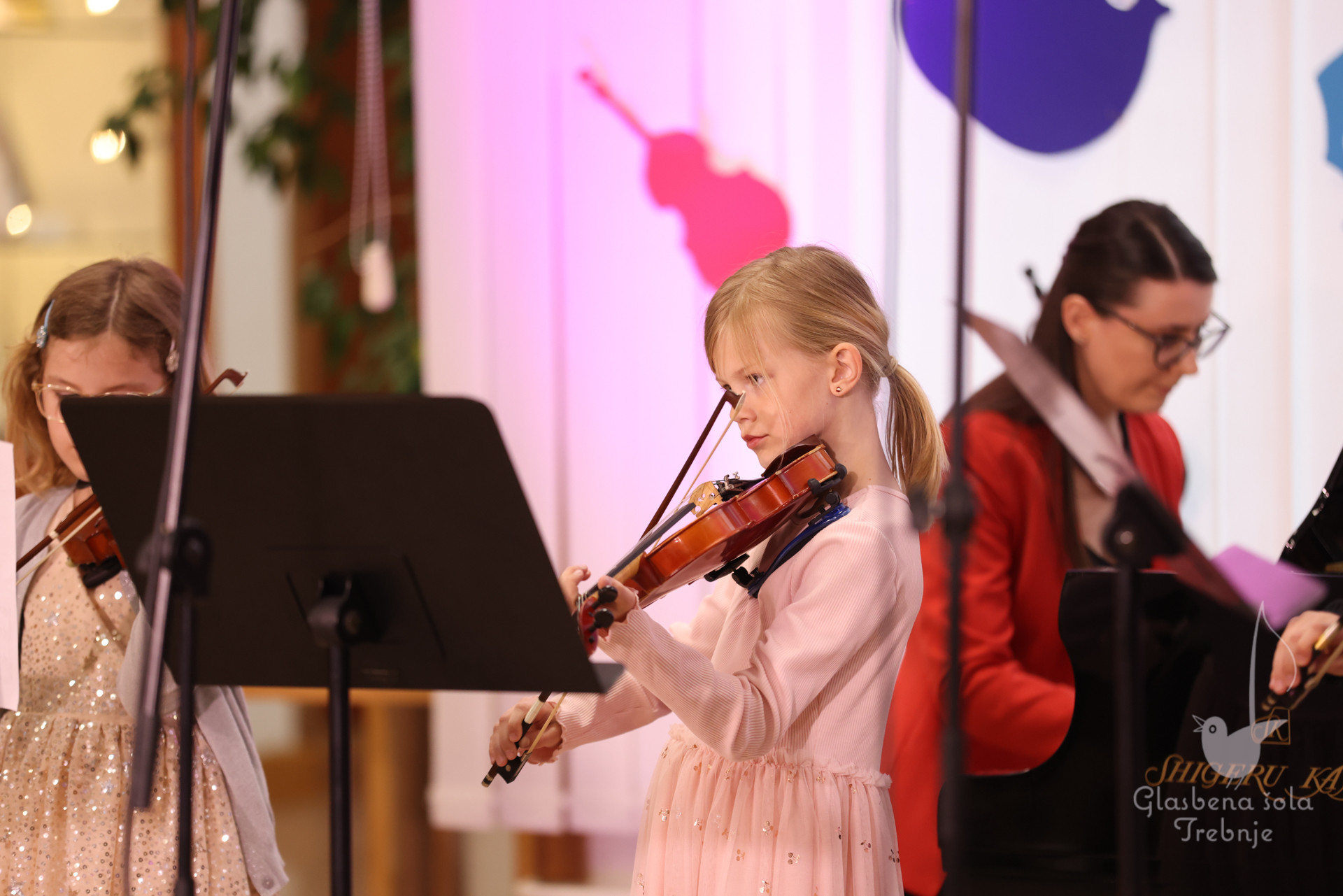 Nastop godalnega oddelka ob 50-letnici šole