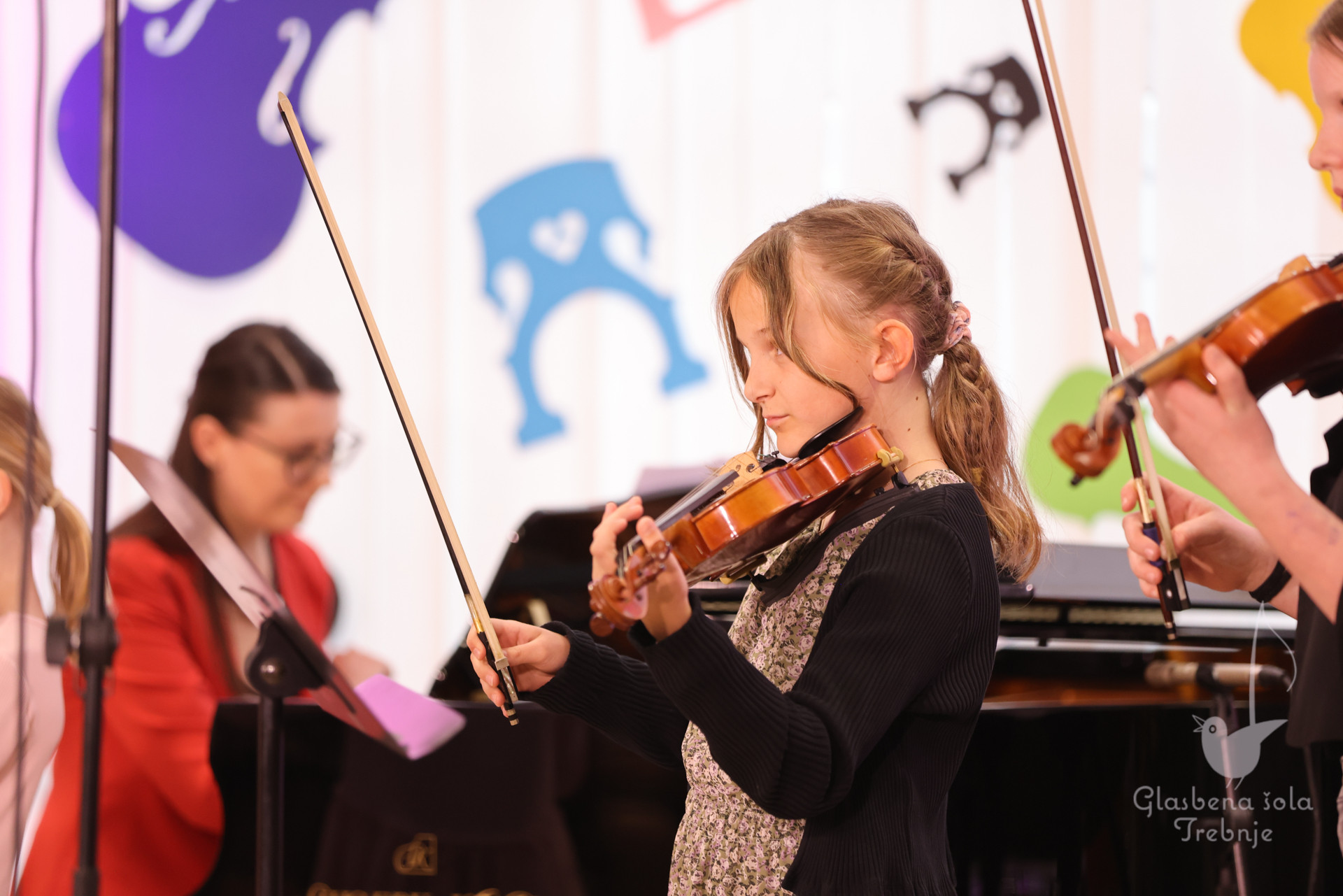 Nastop godalnega oddelka ob 50-letnici šole