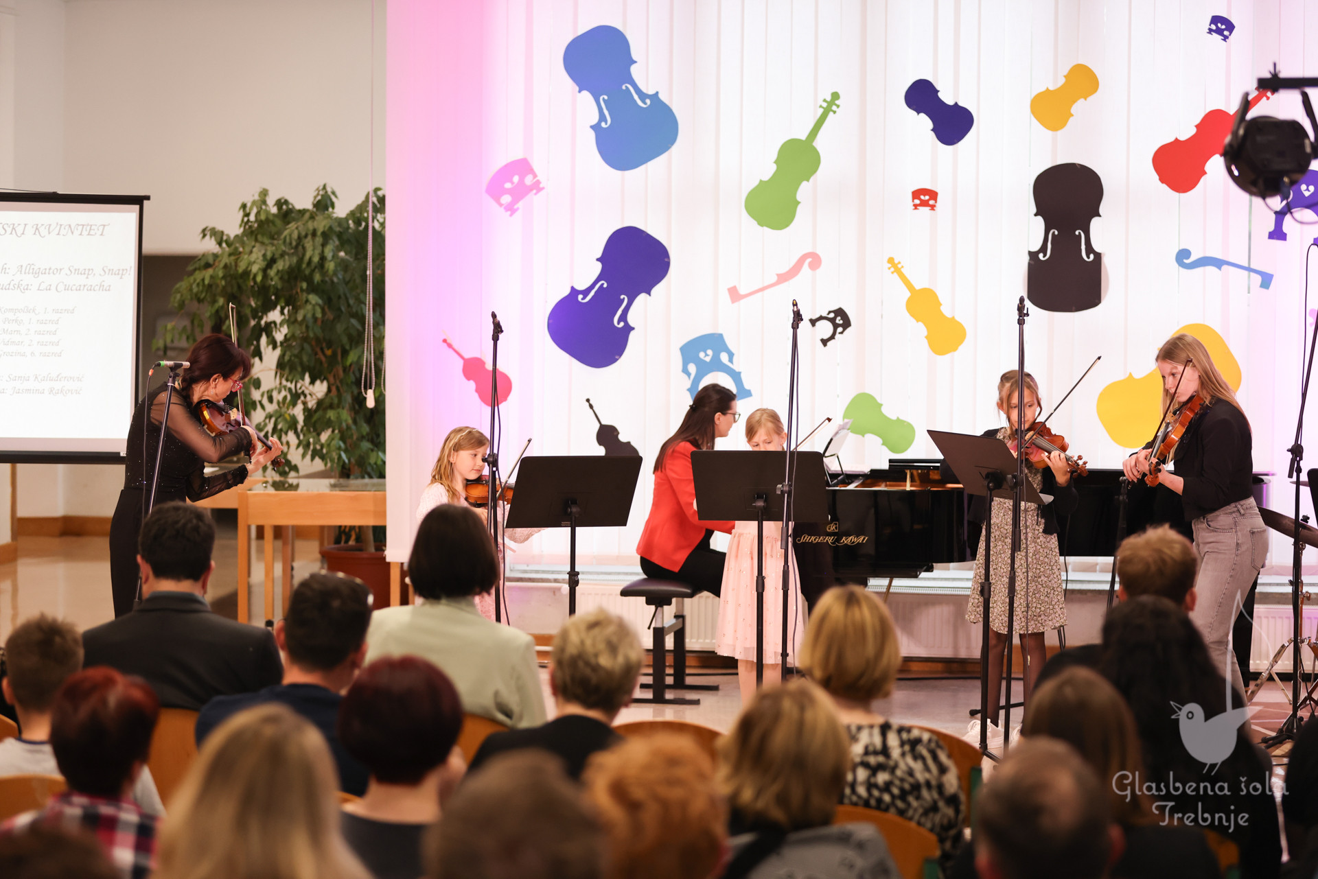 Nastop godalnega oddelka ob 50-letnici šole