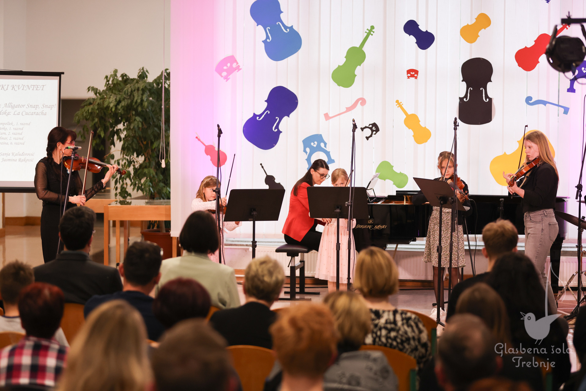 Nastop godalnega oddelka ob 50-letnici šole