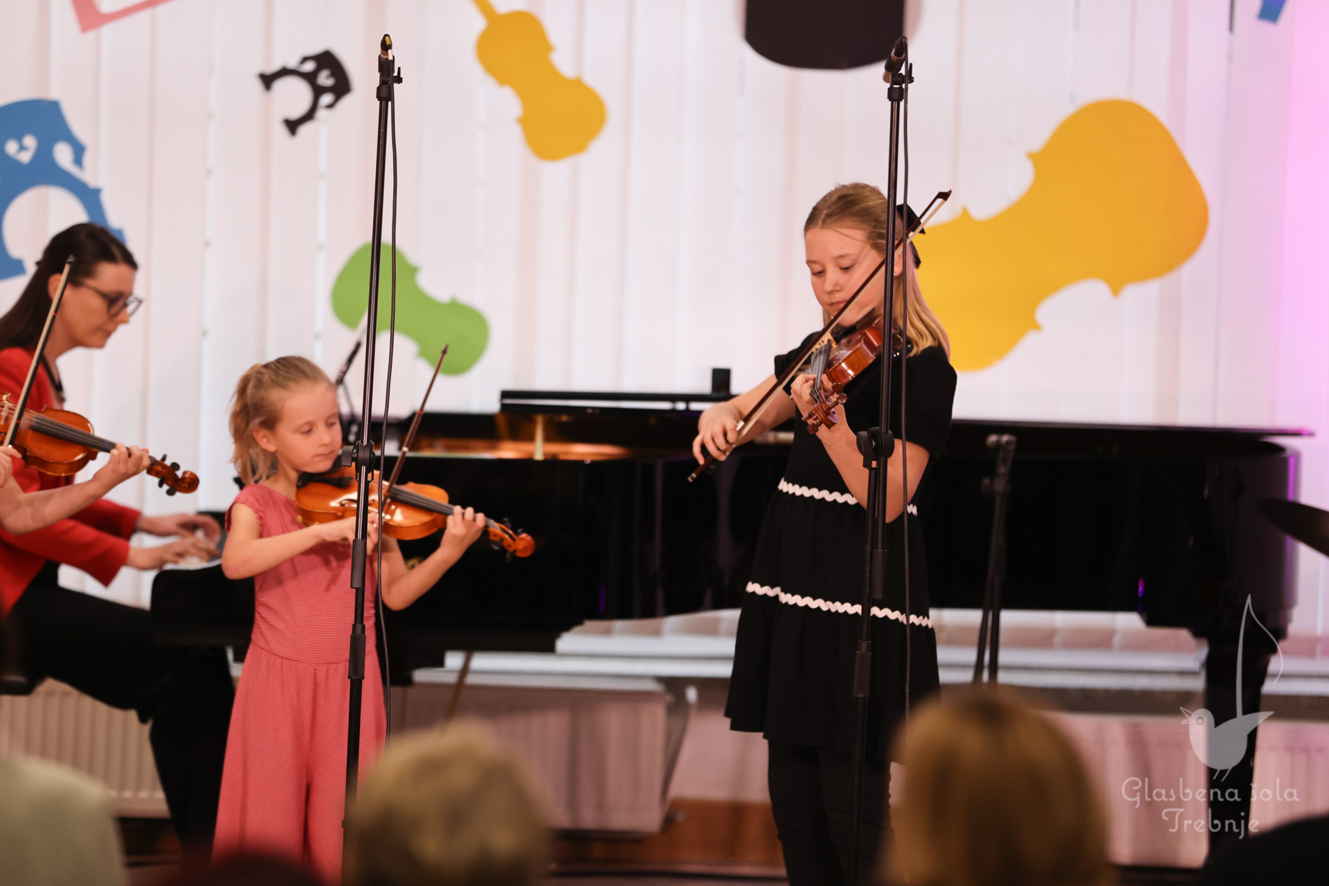 Nastop godalnega oddelka ob 50-letnici šole
