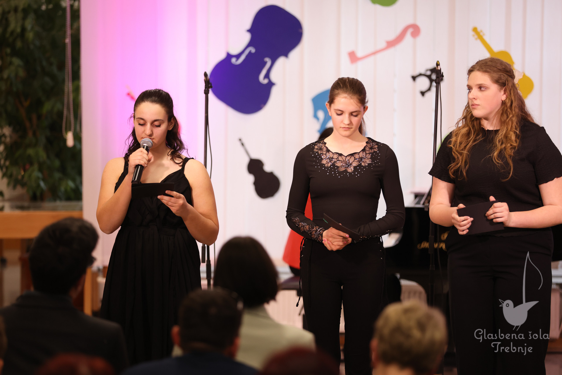 Nastop godalnega oddelka ob 50-letnici šole