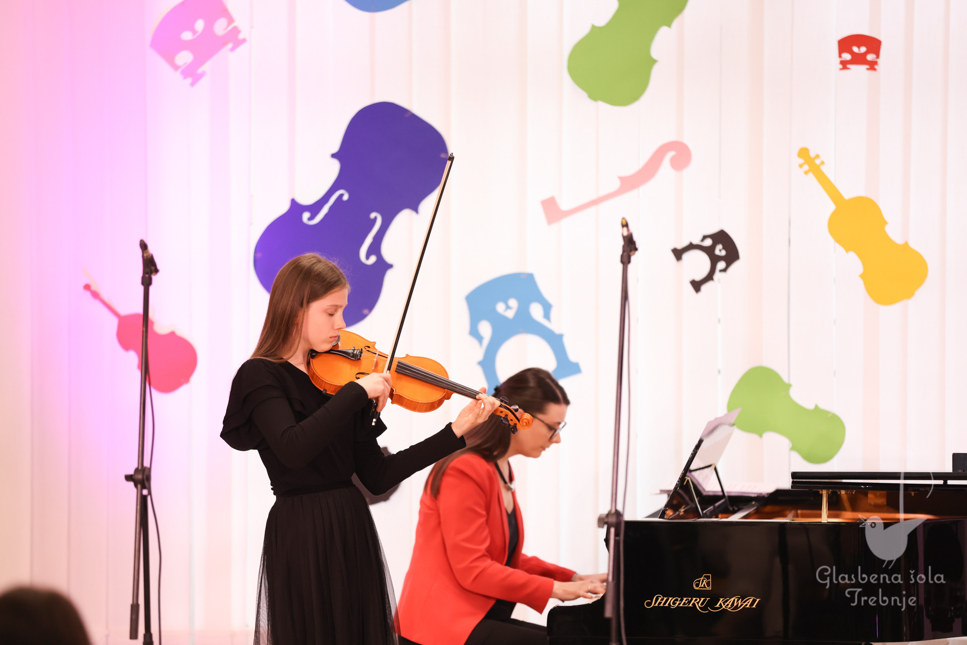 Nastop godalnega oddelka ob 50-letnici šole