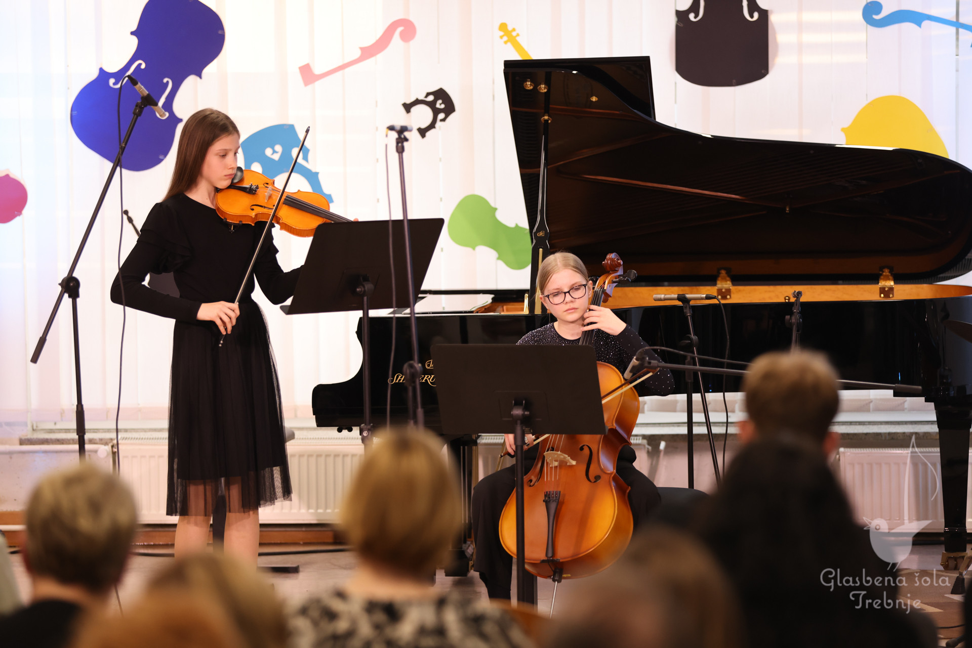 Nastop godalnega oddelka ob 50-letnici šole