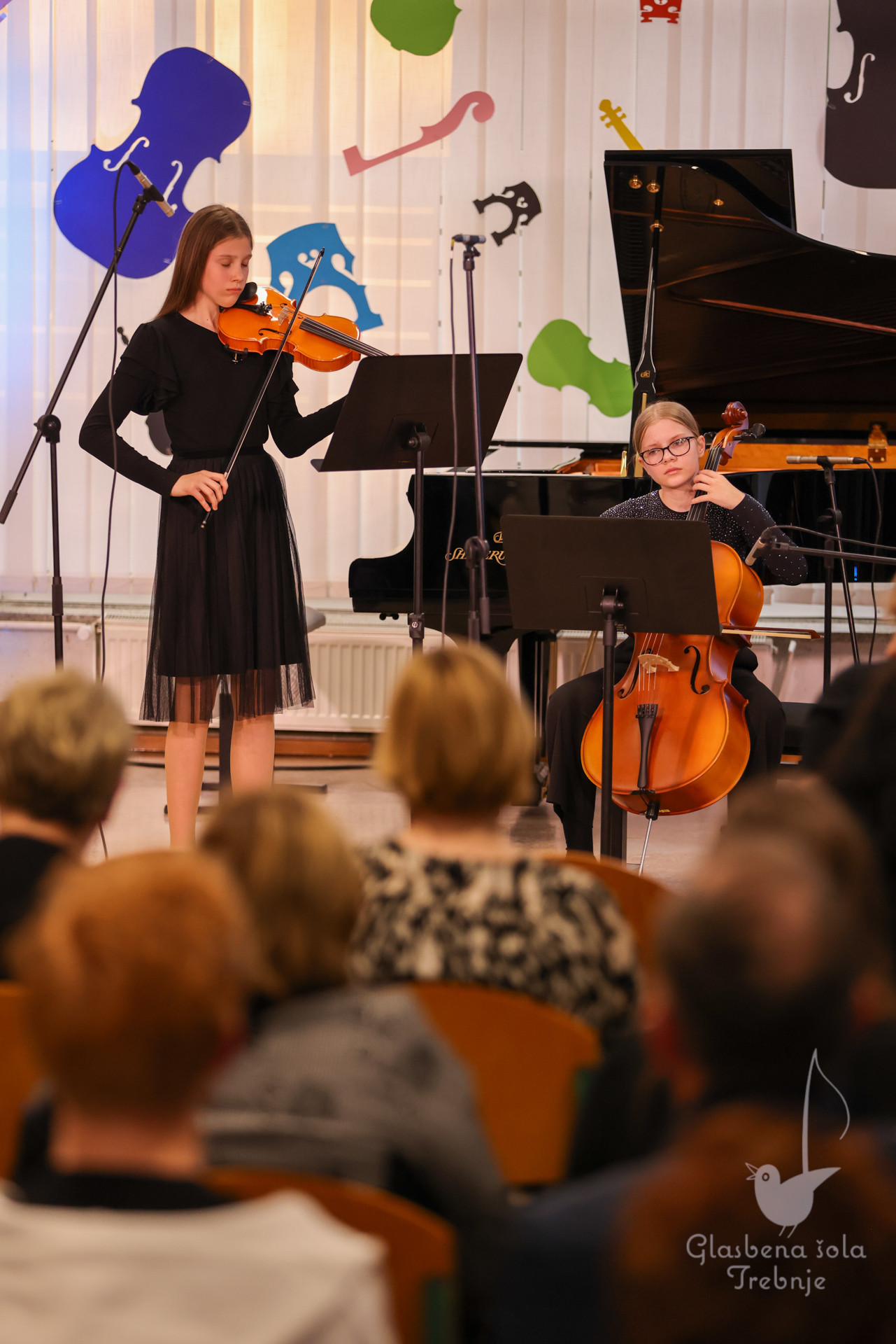 Nastop godalnega oddelka ob 50-letnici šole