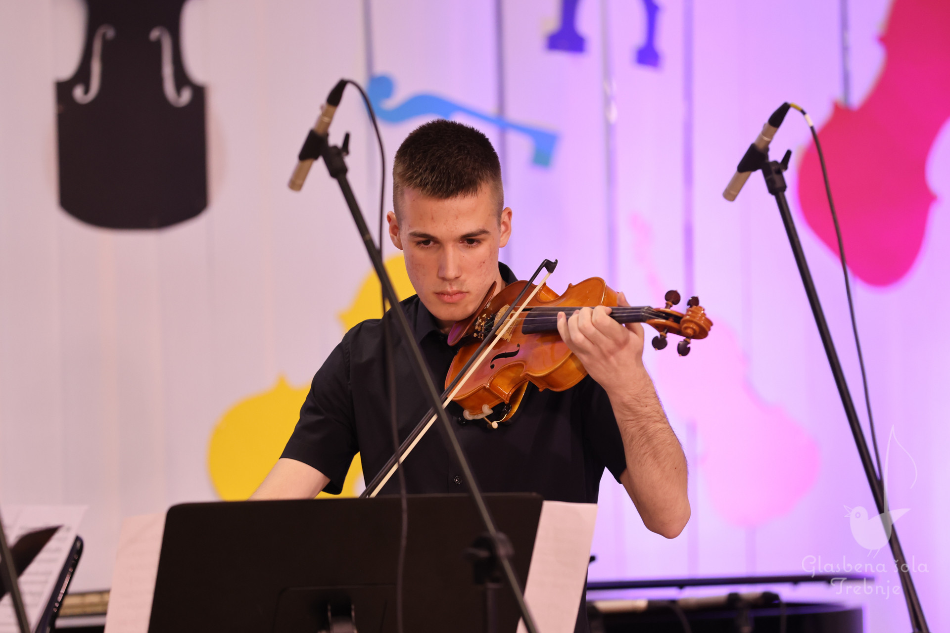 Nastop godalnega oddelka ob 50-letnici šole