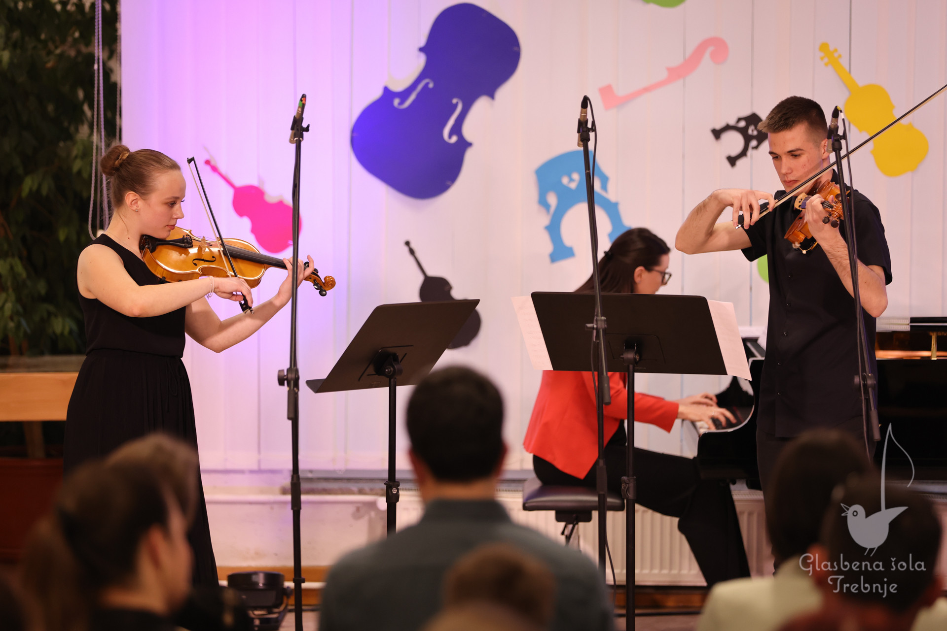 Nastop godalnega oddelka ob 50-letnici šole