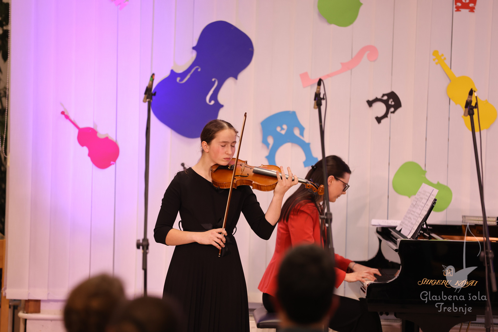 Nastop godalnega oddelka ob 50-letnici šole