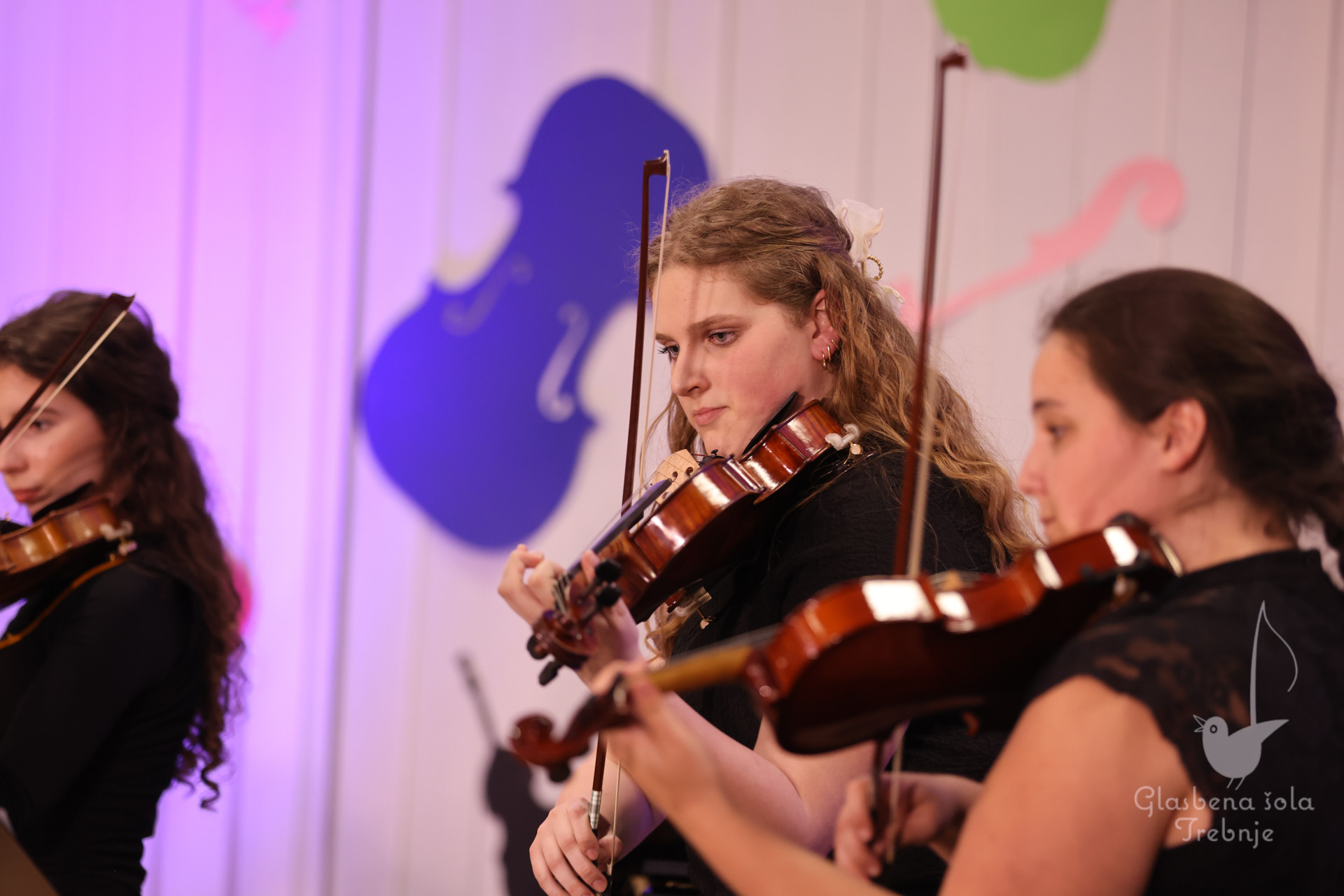 Nastop godalnega oddelka ob 50-letnici šole