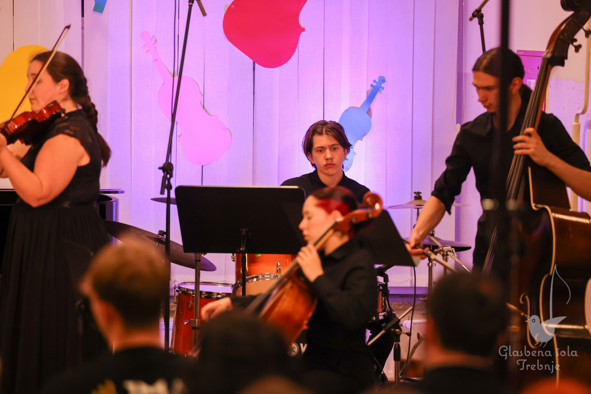 Nastop godalnega oddelka ob 50-letnici šole