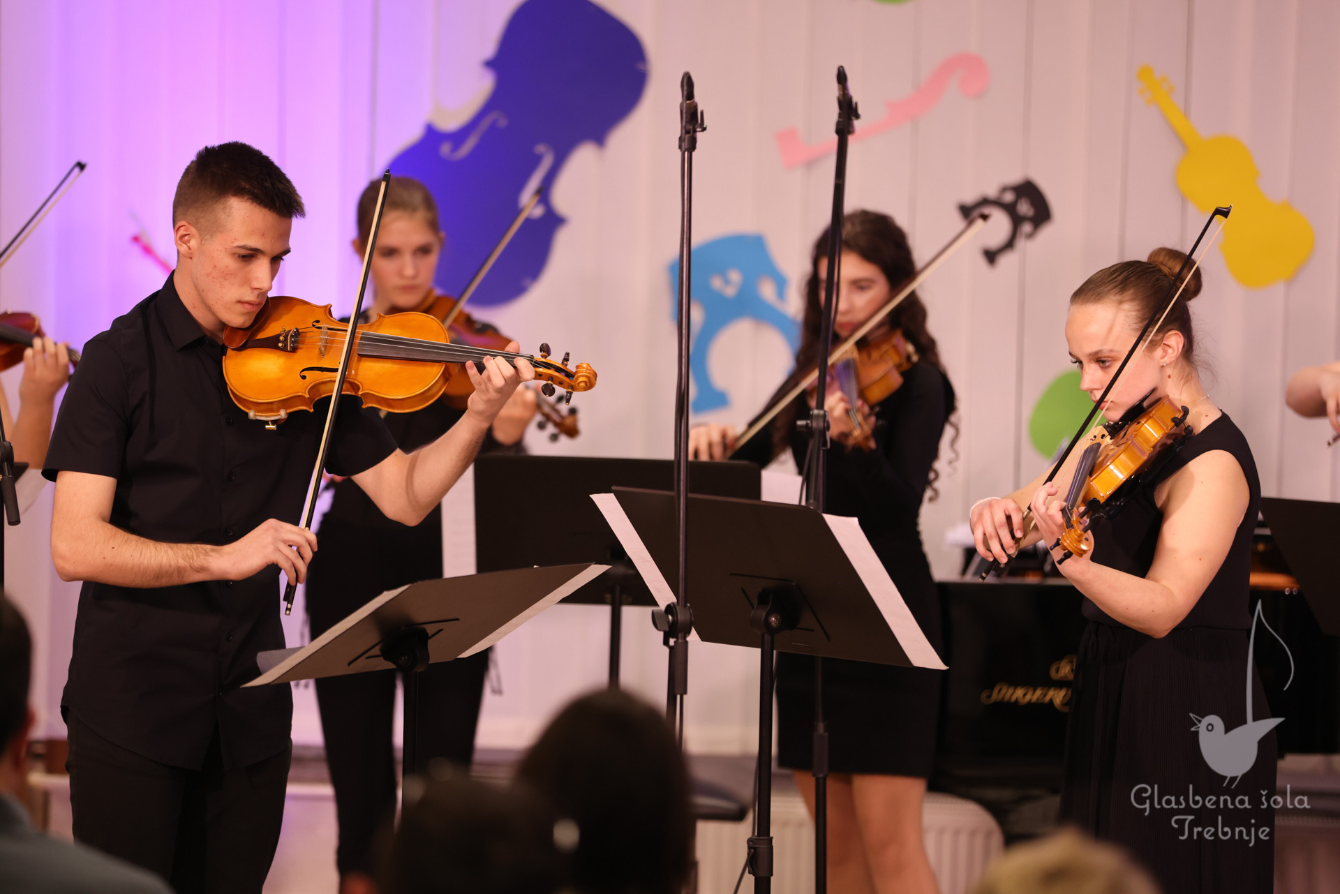 Nastop godalnega oddelka ob 50-letnici šole