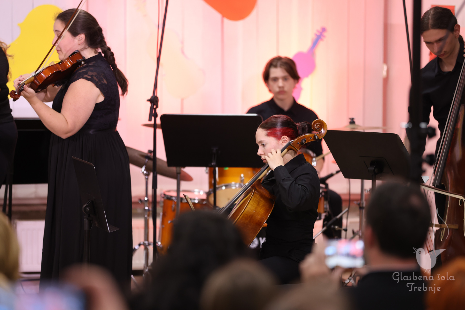 Nastop godalnega oddelka ob 50-letnici šole