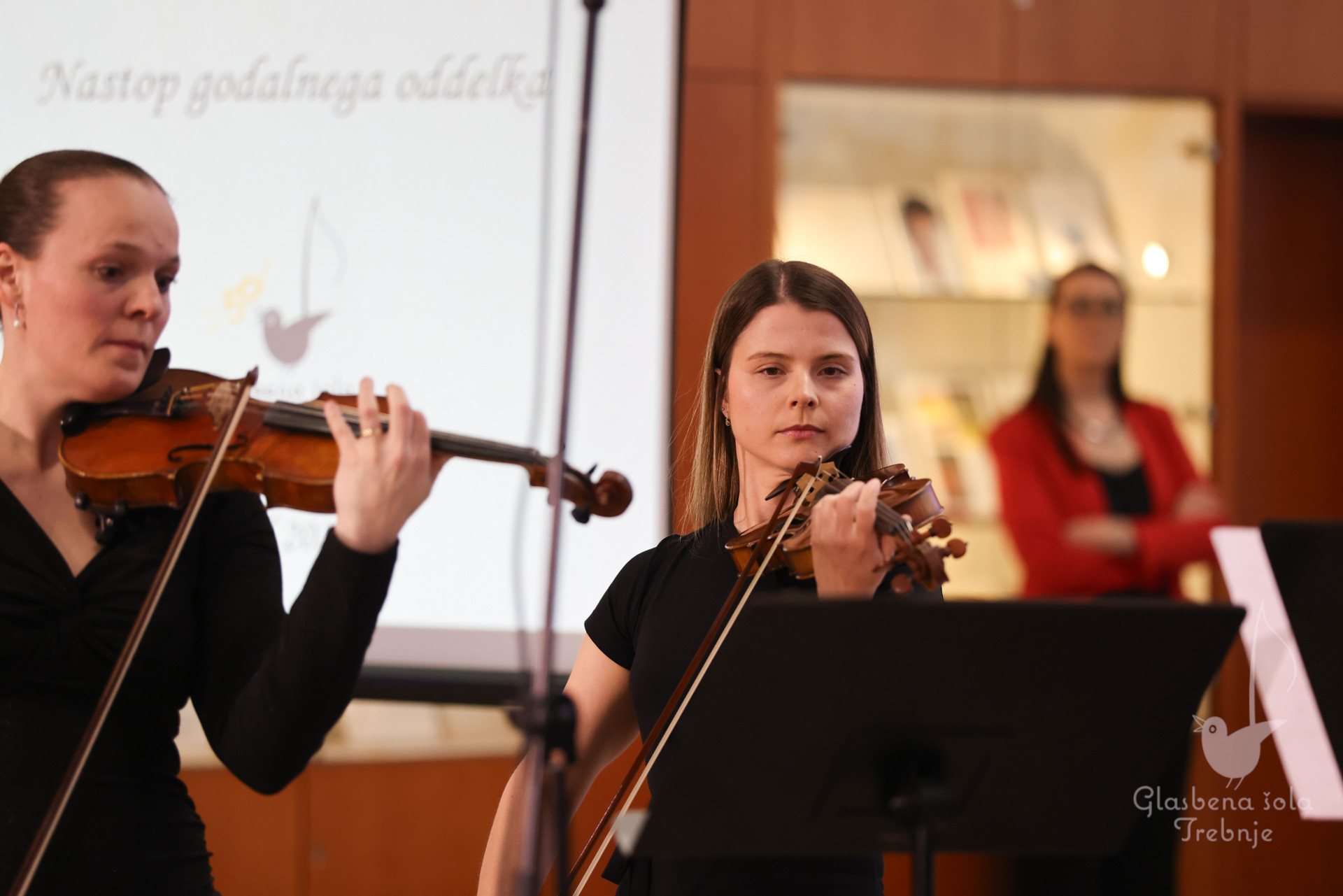 Nastop godalnega oddelka ob 50-letnici šole