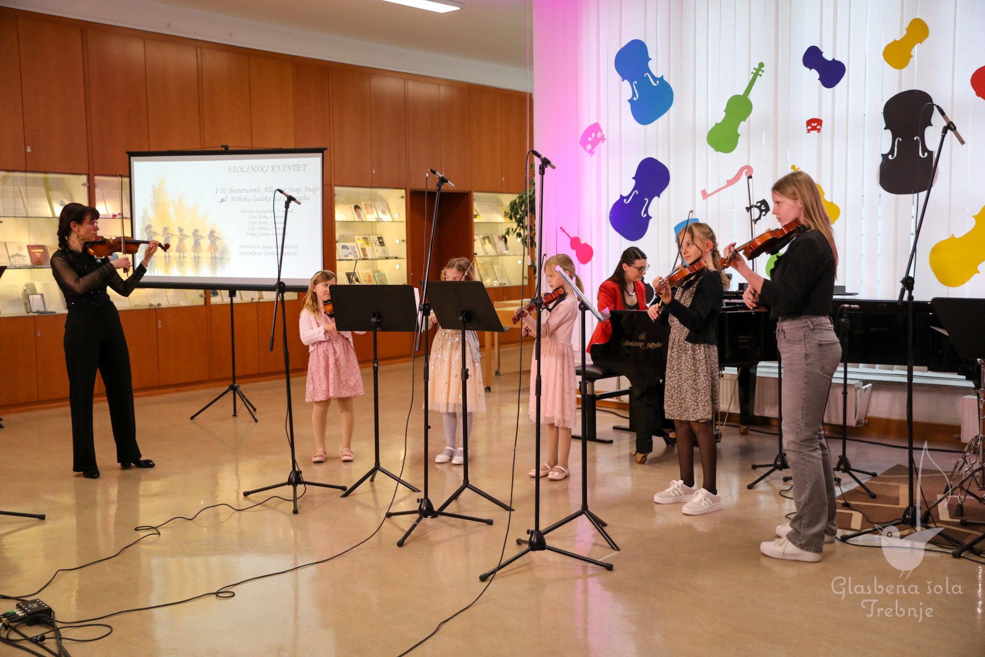 Nastop godalnega oddelka ob 50-letnici šole