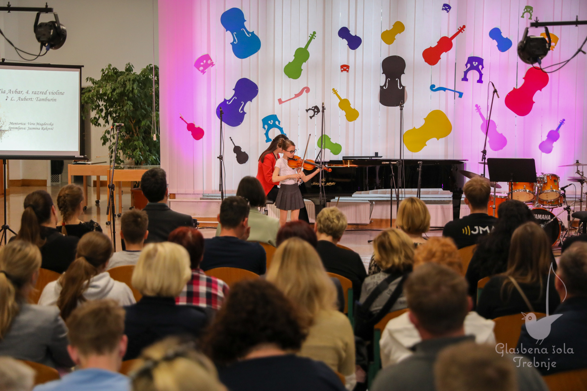 Nastop godalnega oddelka ob 50-letnici šole