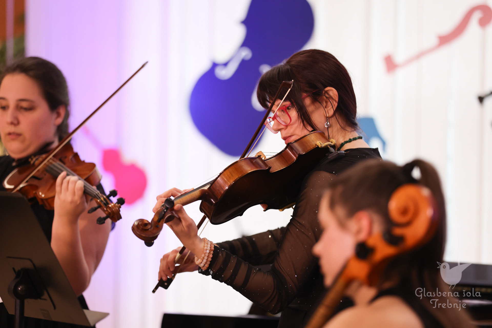 Nastop godalnega oddelka ob 50-letnici šole