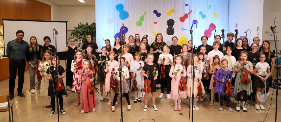 Nastop godalnega oddelka ob 50-letnici šole