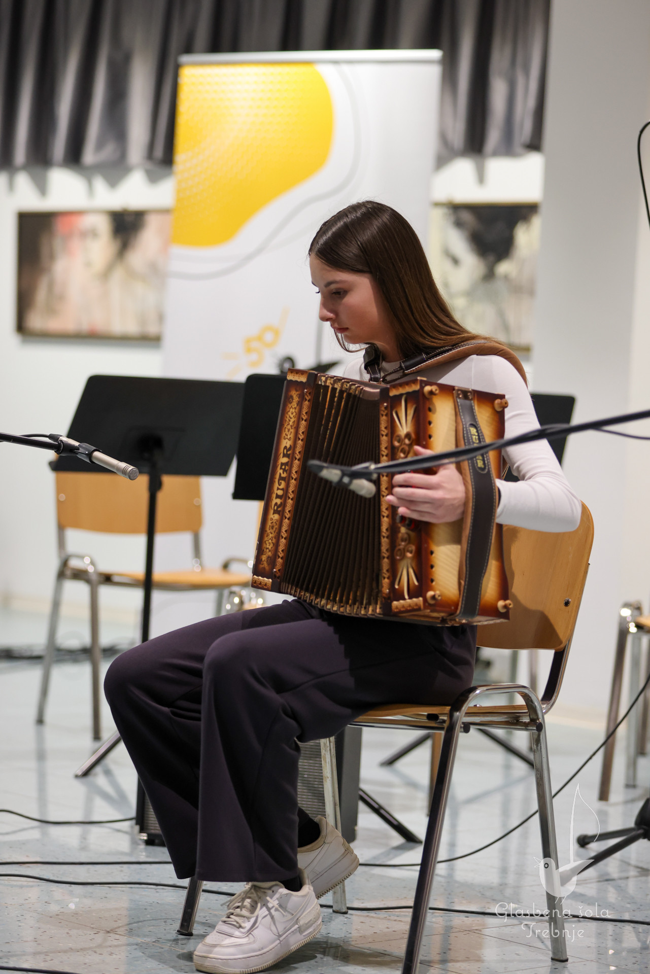 Nastop kitarskega in harmonikarskega oddelka ob 50-letnici šole
