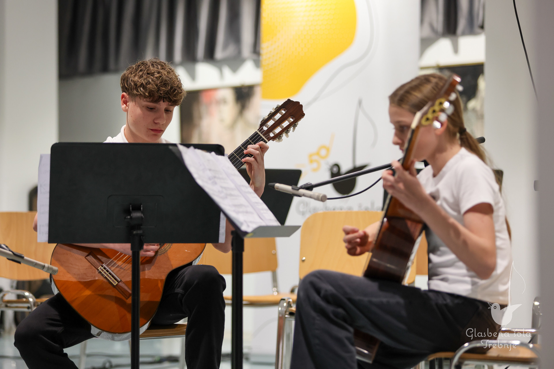 Nastop kitarskega in harmonikarskega oddelka ob 50-letnici šole