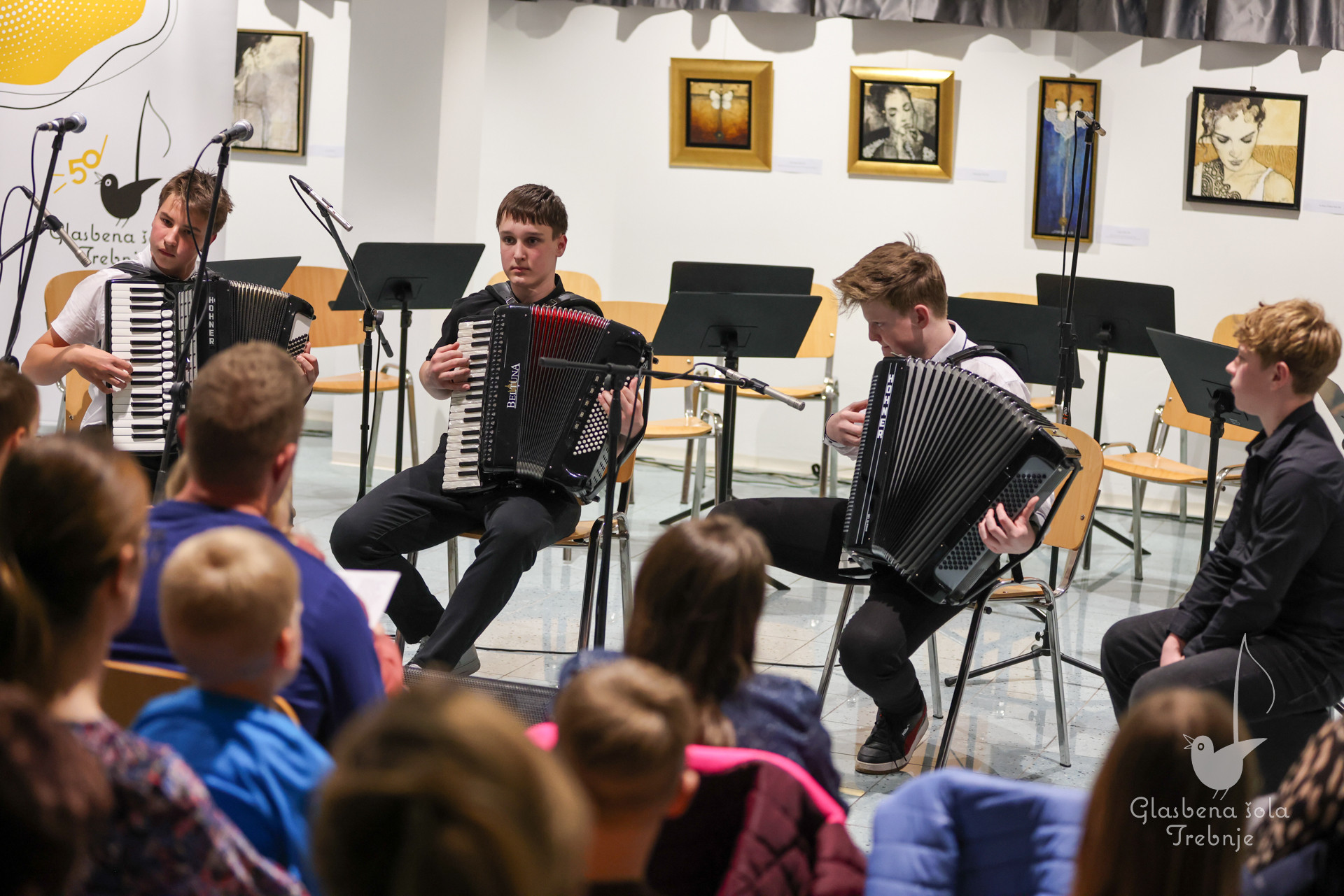 Nastop kitarskega in harmonikarskega oddelka ob 50-letnici šole
