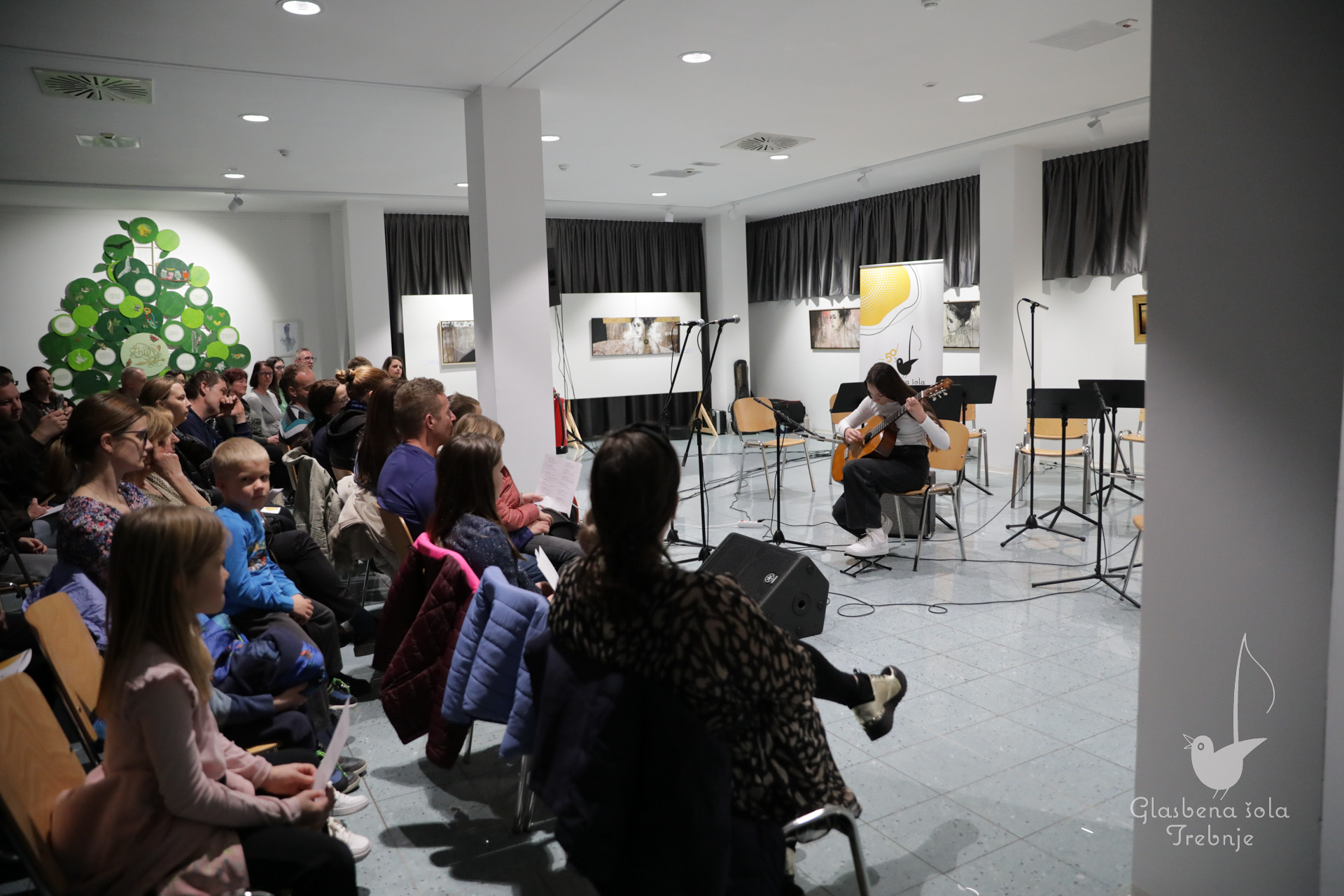 Nastop kitarskega in harmonikarskega oddelka ob 50-letnici šole