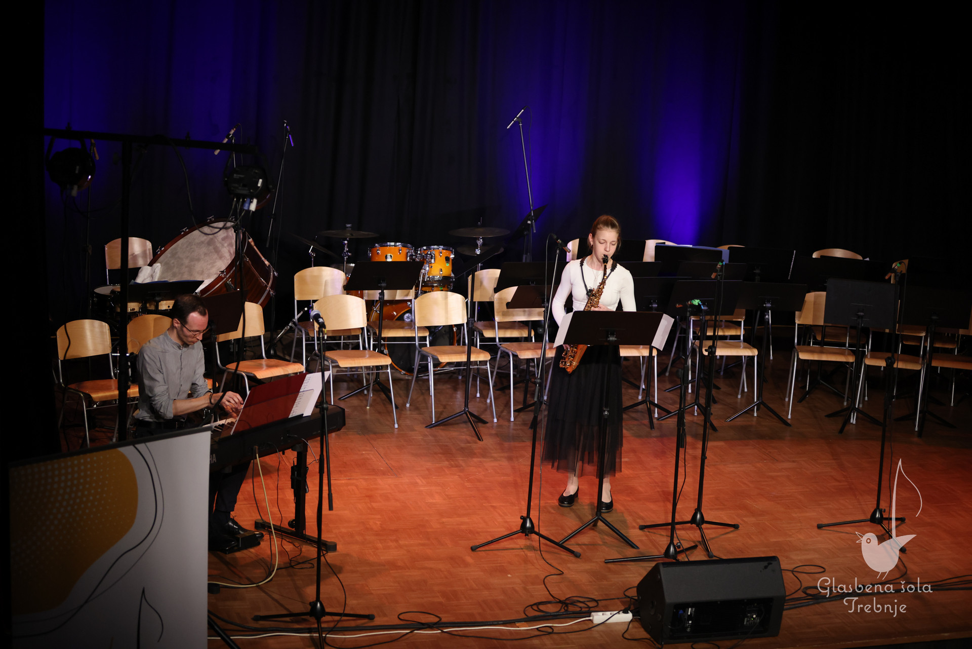 Nastop oddelka za pihala in oddelka za trobila in tolkala ob 50-letnici šole