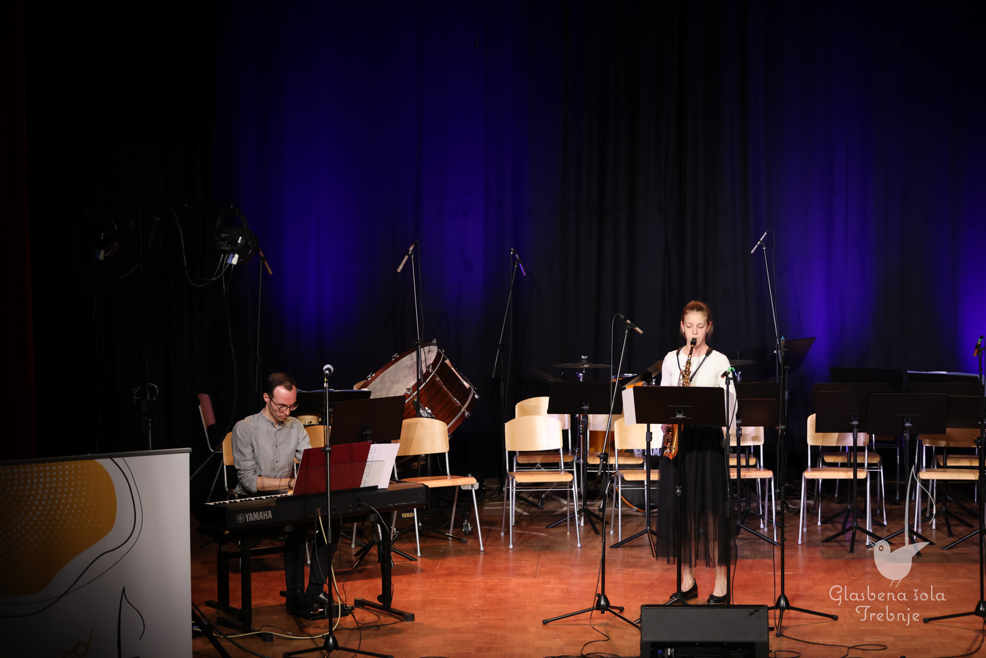 Nastop oddelka za pihala in oddelka za trobila in tolkala ob 50-letnici šole